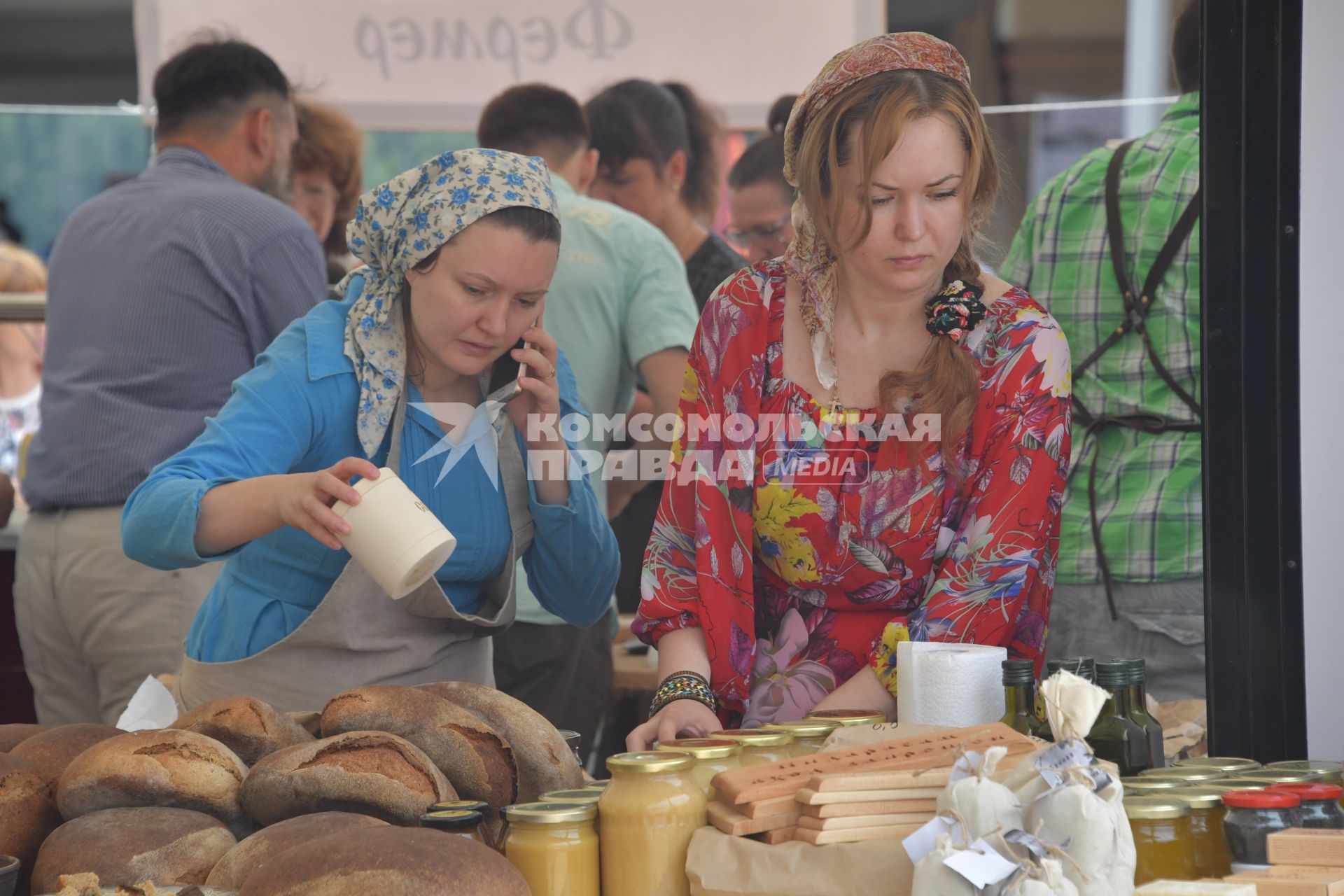 Истринский район, д. Дубровское.   Фермерские продукты на  сырном фестивале`Импортозамещение`.