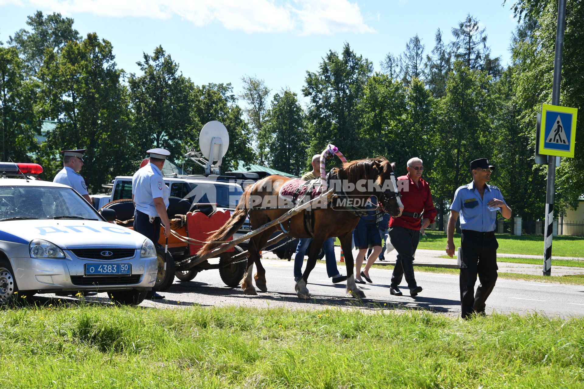 Московская область, Бородино. Перед началом турнира `Живые шахматы` на территории  Бородинского военно-исторического музея-заповедника.