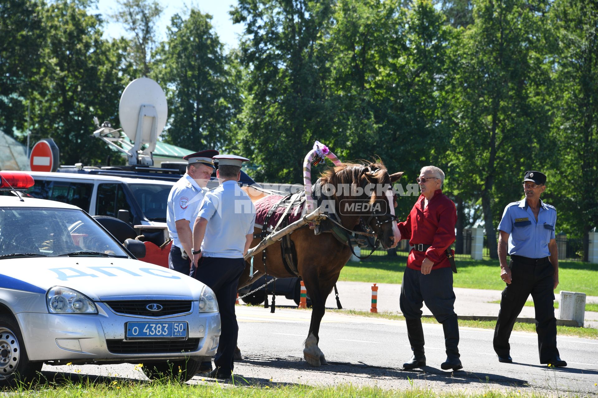 Московская область, Бородино. Перед началом турнира `Живые шахматы` на территории  Бородинского военно-исторического музея-заповедника.