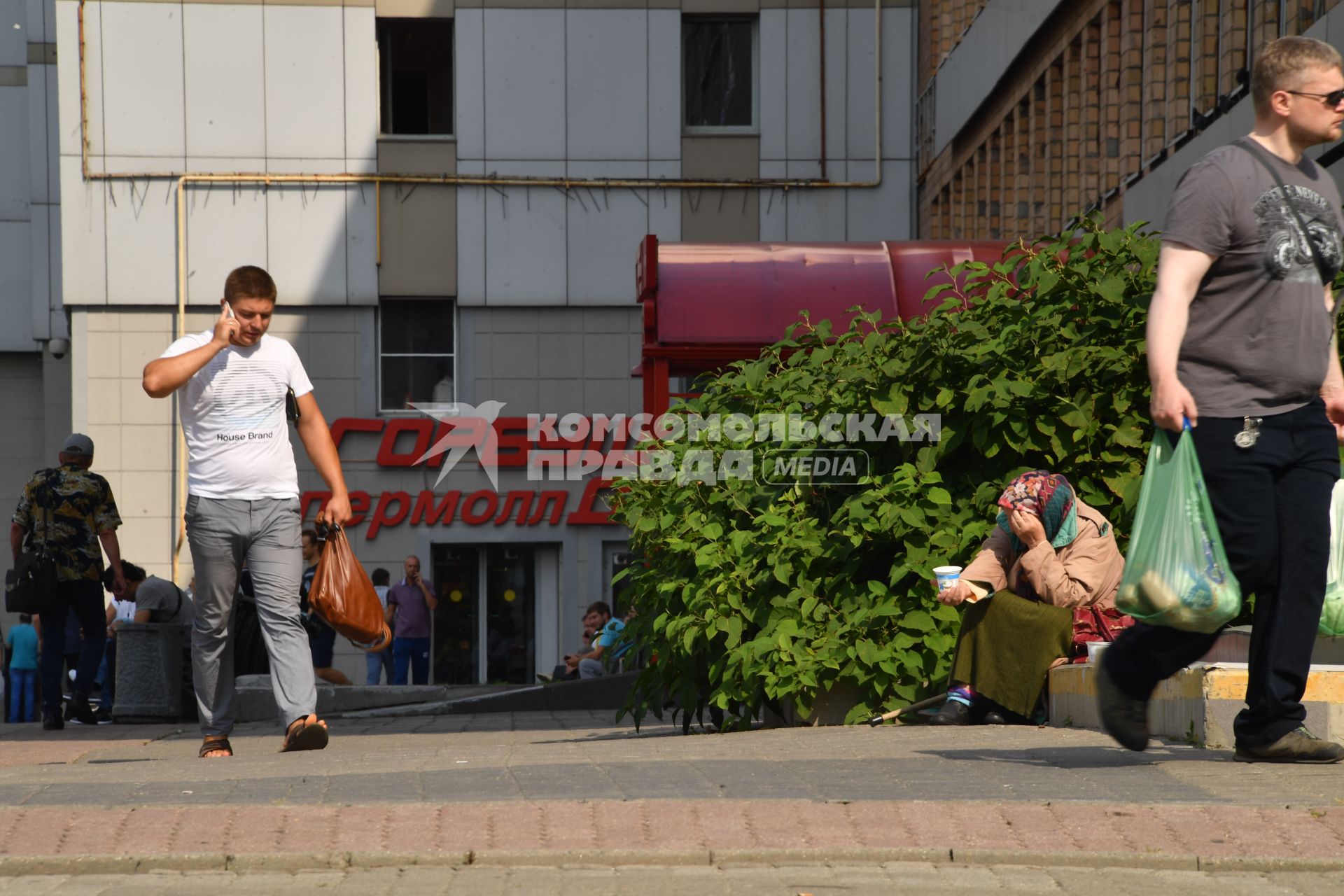 Москва. Торговый комплекс `Горбушкин двор`.