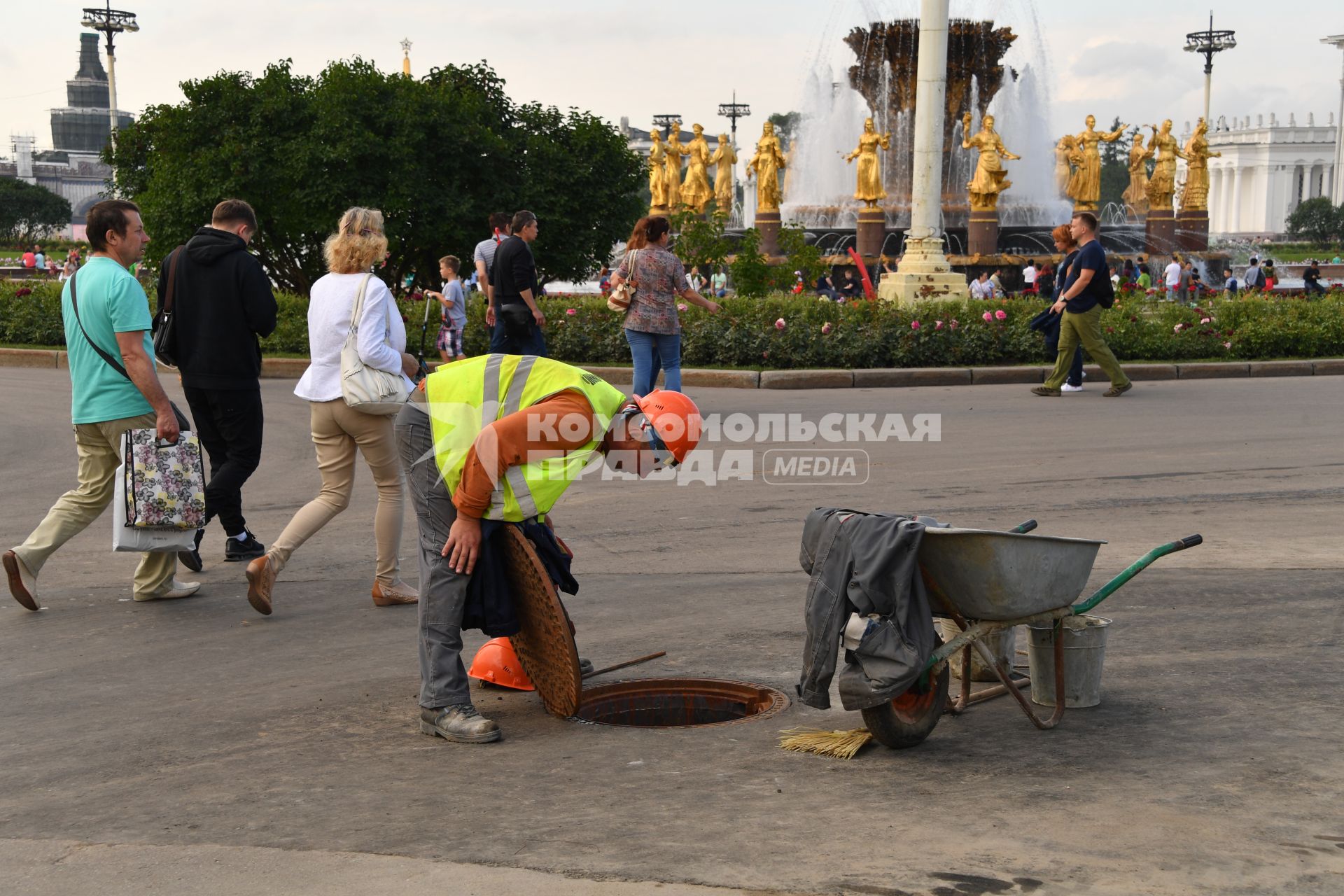 Москва.  Масштабная реконструкция на территории ВДНХ.