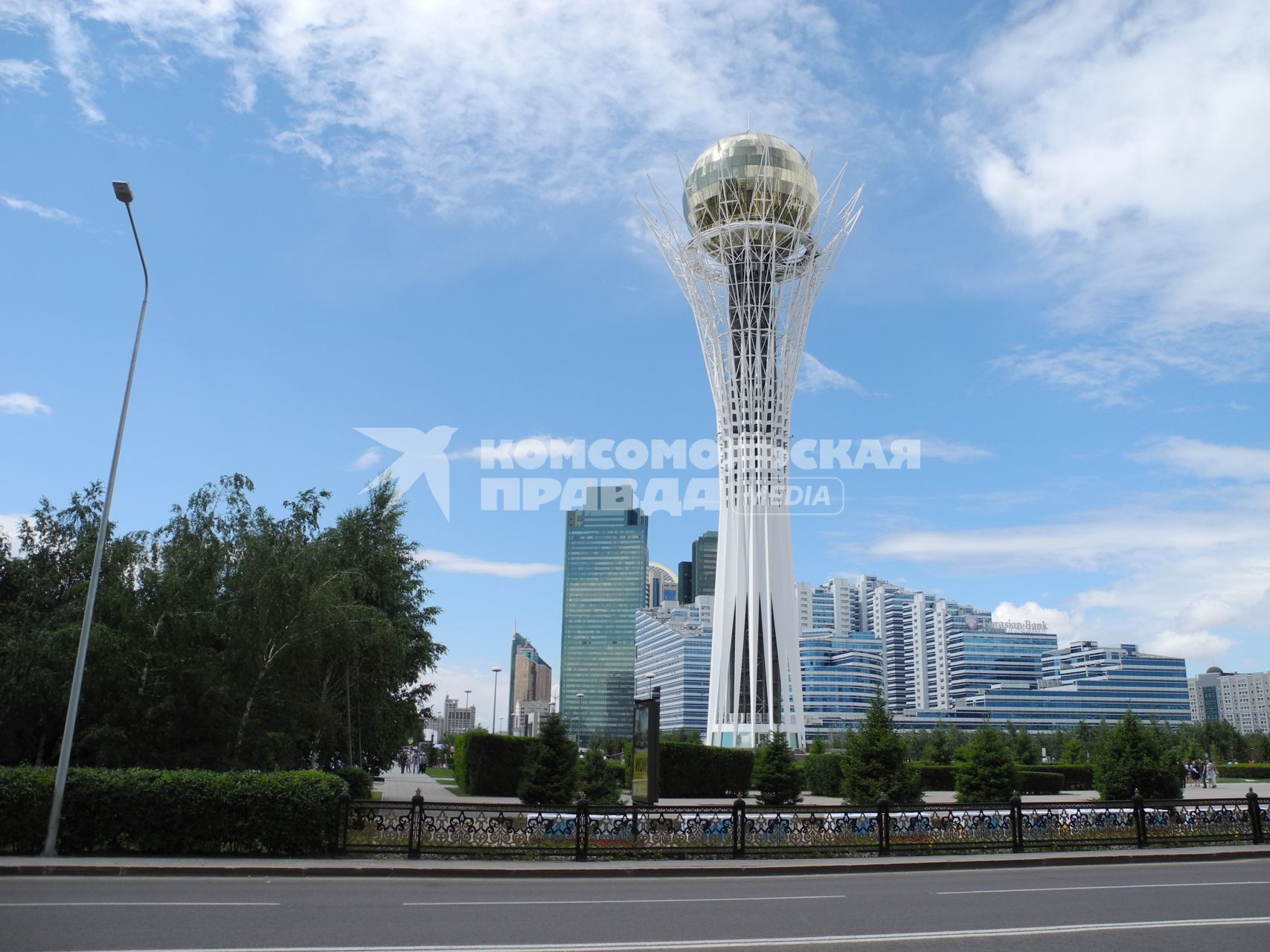 Казахстан, Астана. Монумент Байтерек.