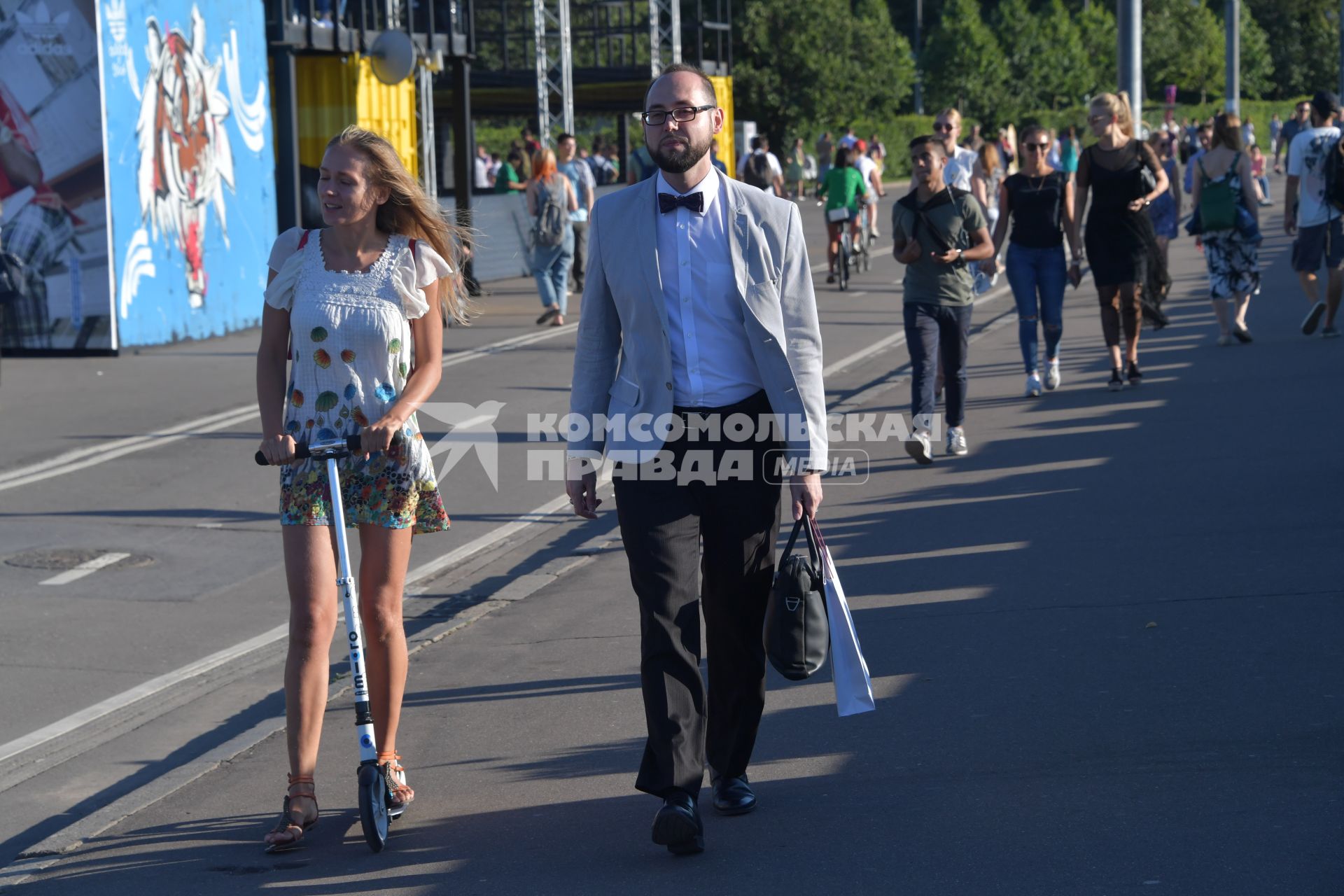 Москва.   Горожане  в парке Горького.