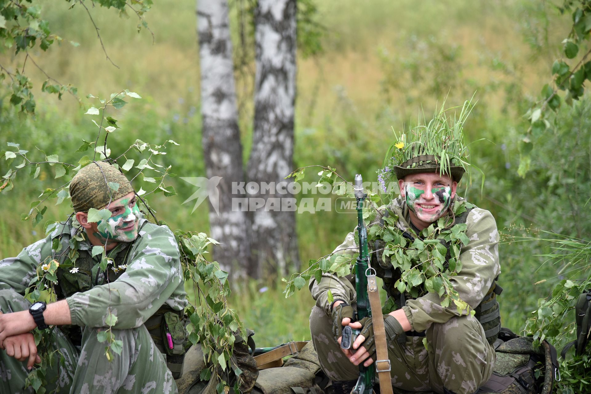 Новосибирская область.  Военнослужащие  во время прохождения `Тропы разведчика` на этапе международного конкурса `Отличники войсковой разведки` в рамках Армейских международных игр-2017 на полигоне Кольцово.