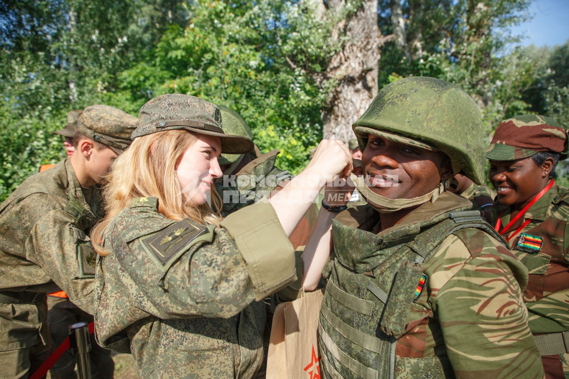 Ленинградская область. Военнослужащие во время  конкурса `Военно-медицинская эстафета`, проходящего в рамках  Армейских международных игр-2017.