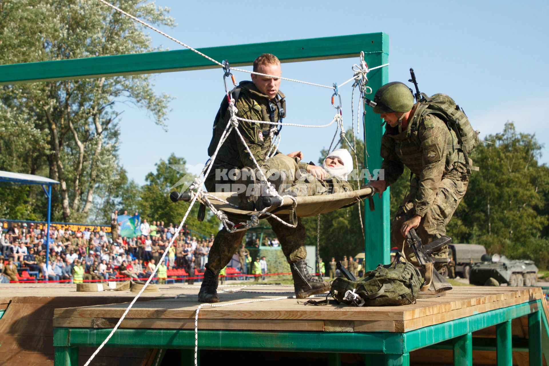 Ленинградская область. Военнослужащие во время  конкурса `Военно-медицинская эстафета`, проходящего в рамках  Армейских международных игр-2017.