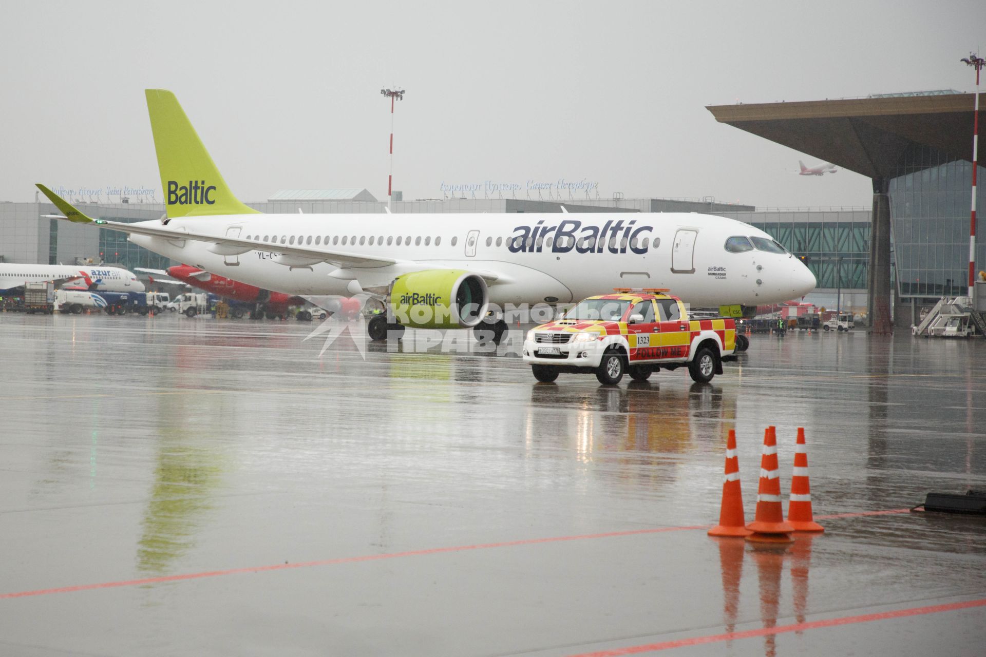 Санкт-Петербург. Презентация самолета Bombardier CS300 авиакомпании airBaltic в аэропорту `Пулково`.