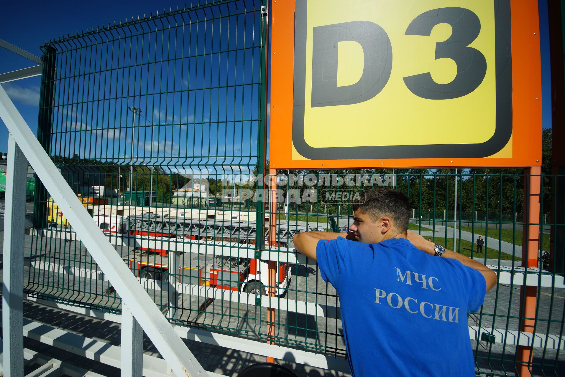 Екатеринбург. Сотрудники МЧС провели пожарные учения на стадионе \'СКБ-Арена\' в рамках подготовки к Чемпионату мира по футболу 2018г