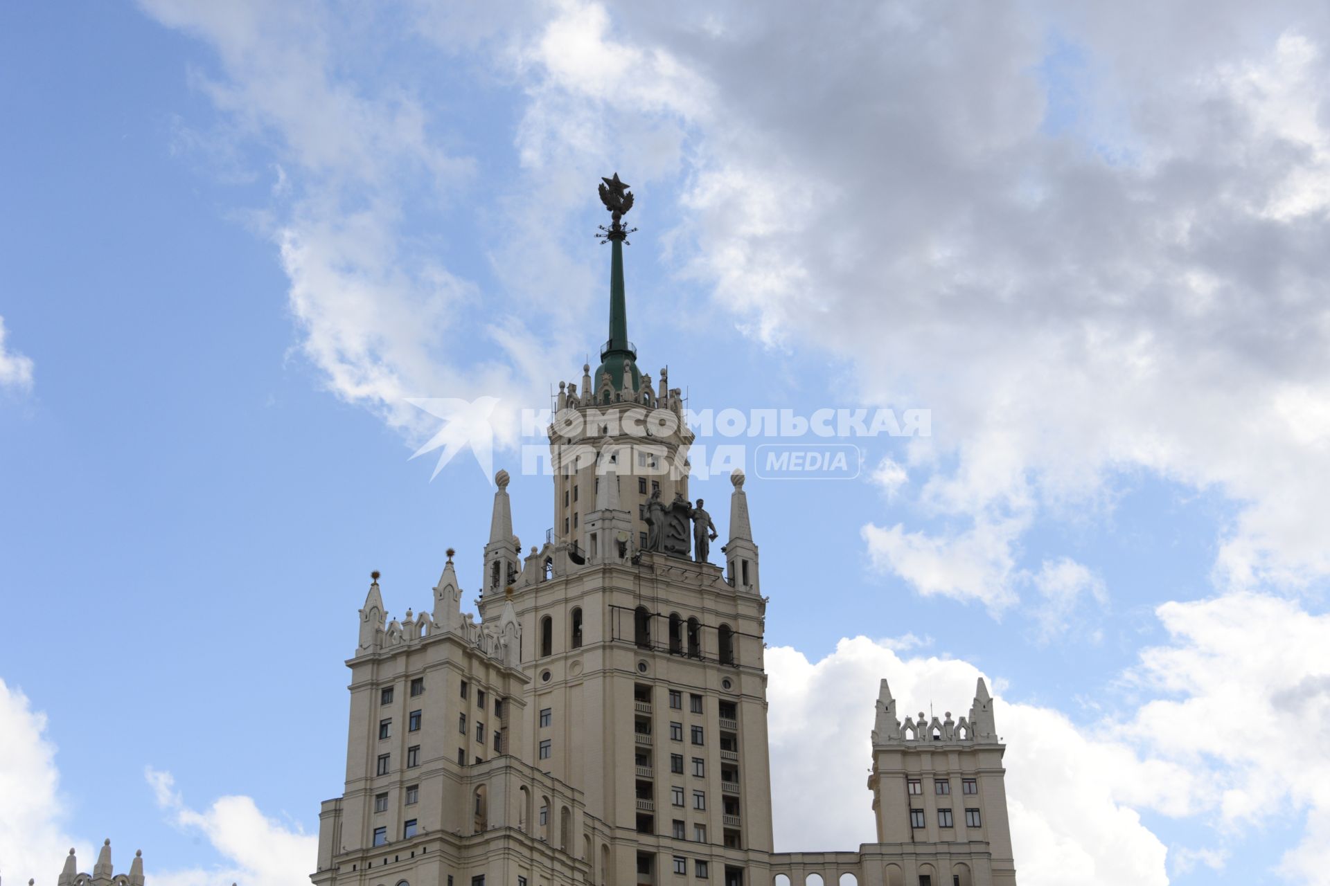 Москва.     Высотное здание на Котельнической набережной.