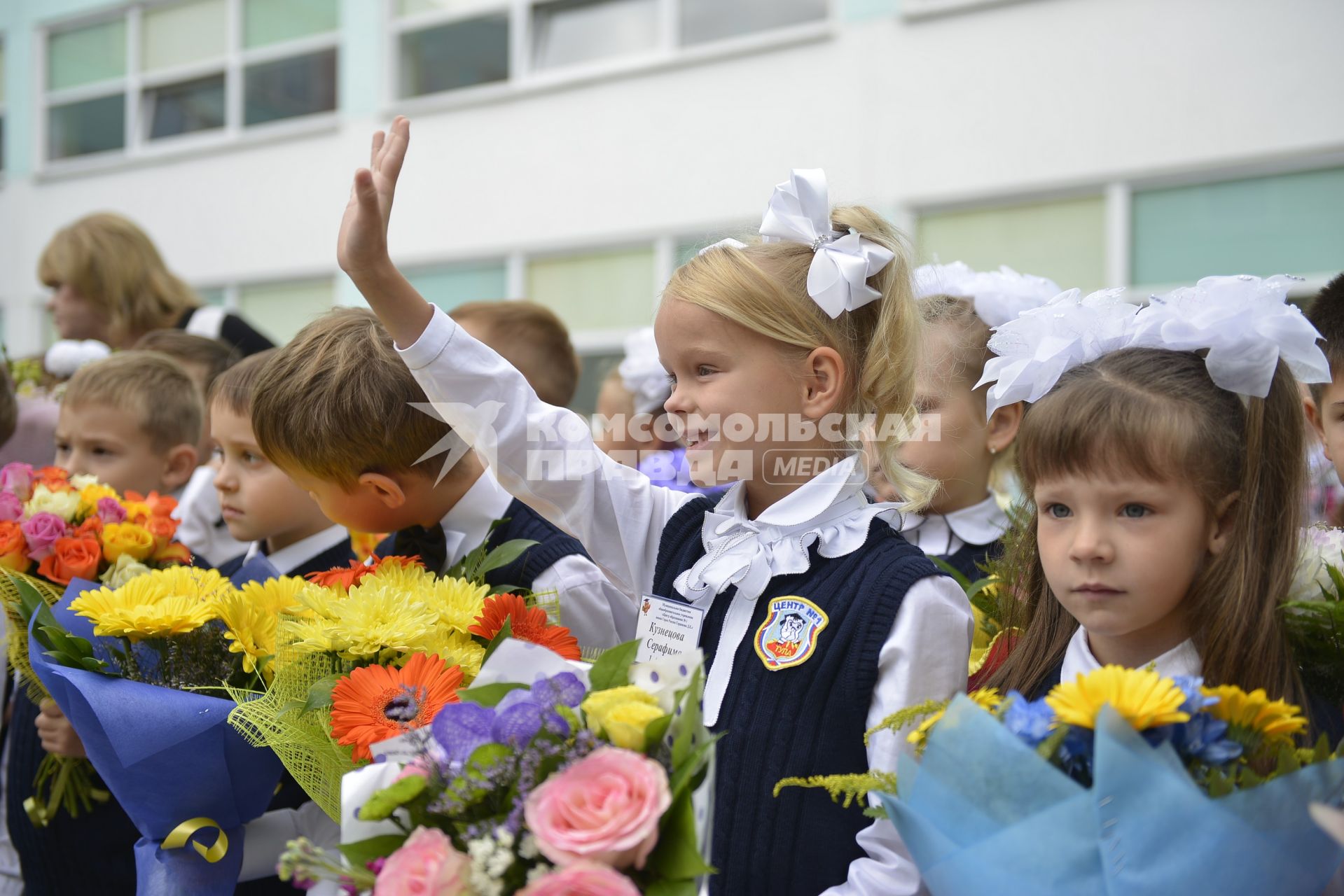 Тула. Школьники на торжественной линейке, посвященной Дню знаний.