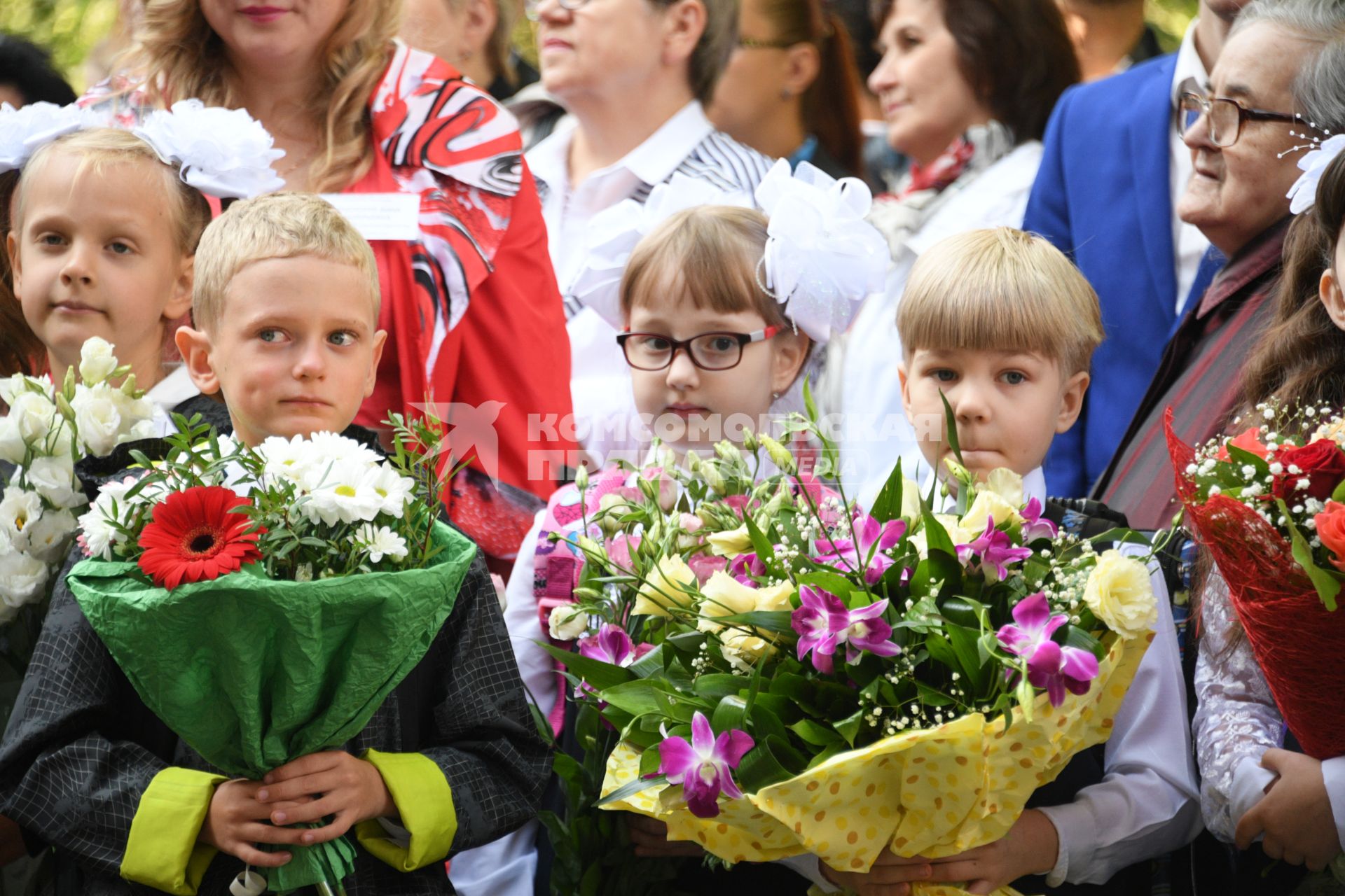 Москва. Школьники на торжественной линейке, посвященной Дню знаний.