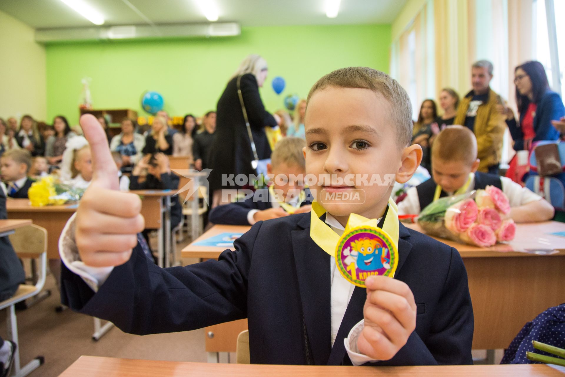 Челябинск. Первоклассники на первом уроке в День знаний.