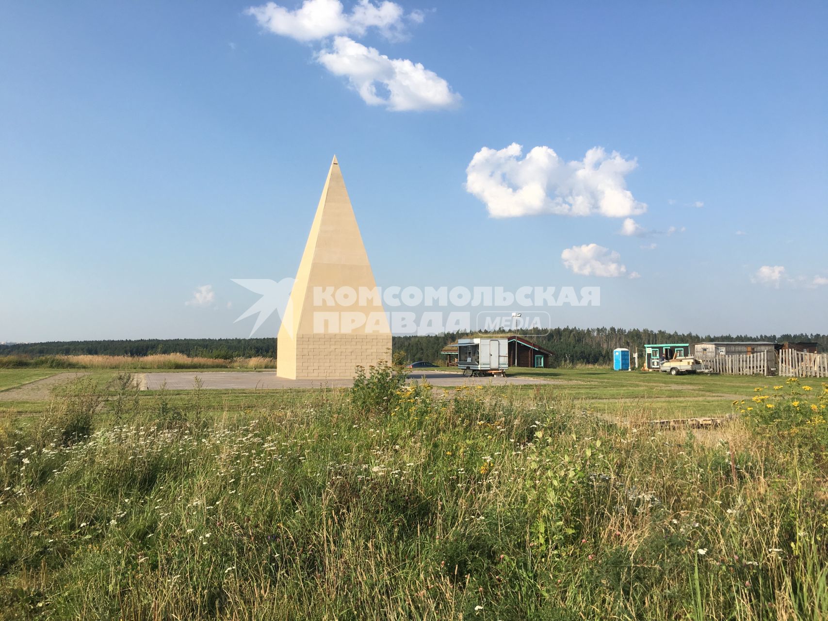 Московская область. Восстановленная  пирамида Голода на Новорижском шоссе.