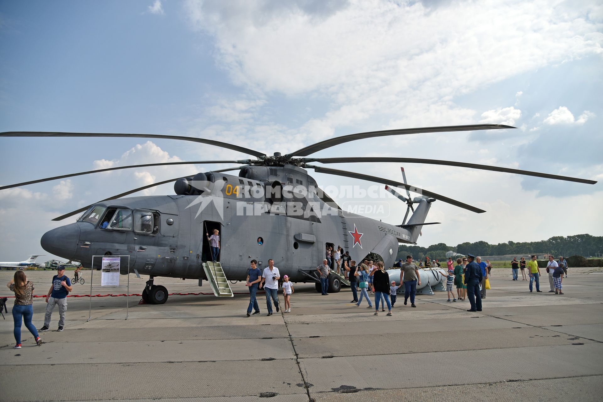 Новосибирск.  Грузовой вертолет  МИ-26  на Международном военно-техническом  форуме  `Армия-2017`.