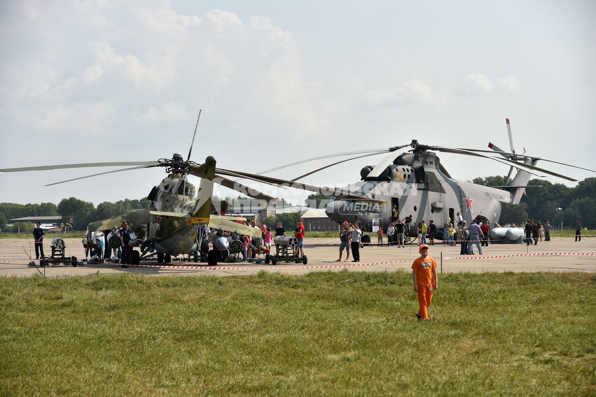 Новосибирск.  Грузовой вертолет  МИ-26  на Международном военно-техническом  форуме  `Армия-2017`.