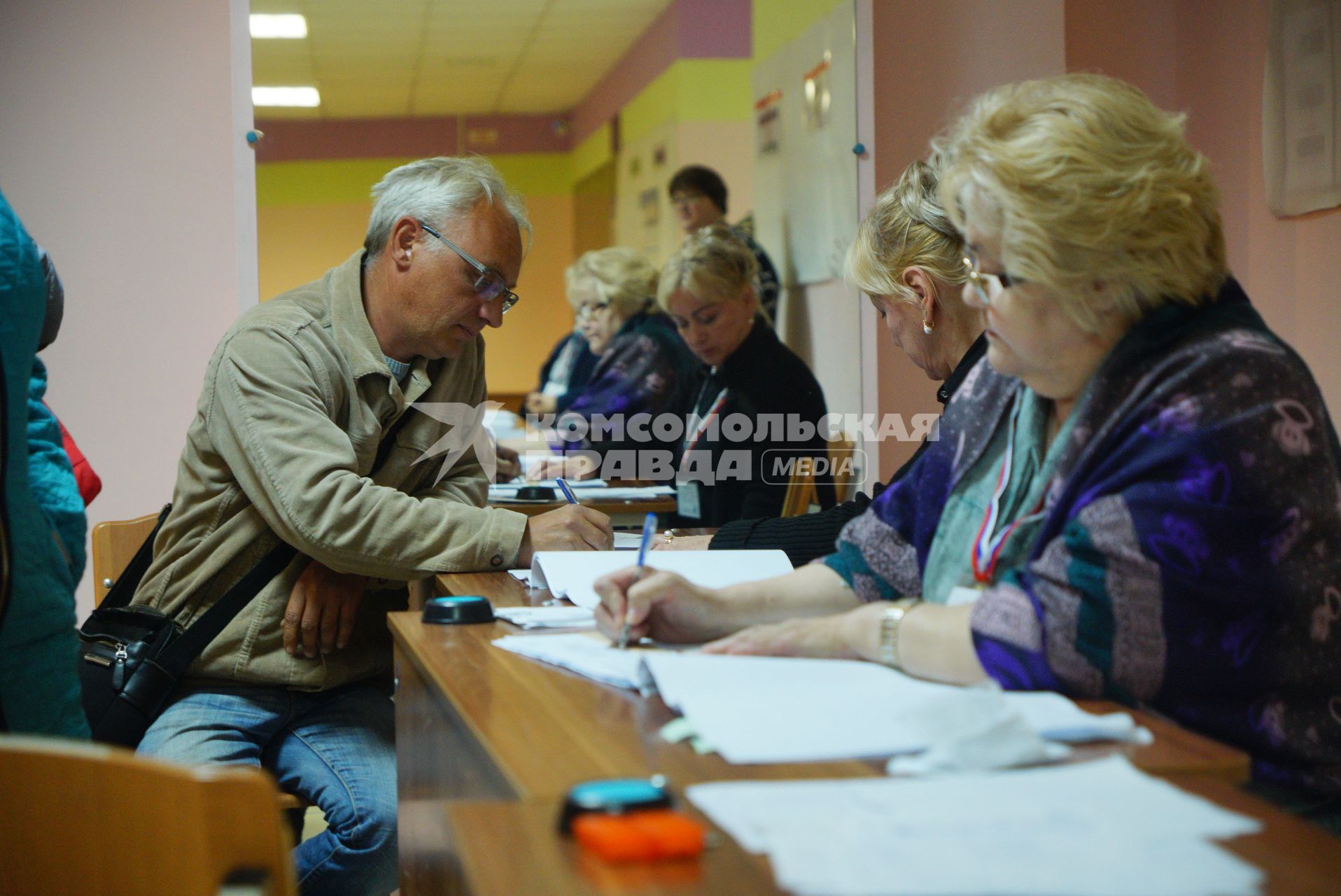 Екатеринбург. Избиратель во время единого дня голосования