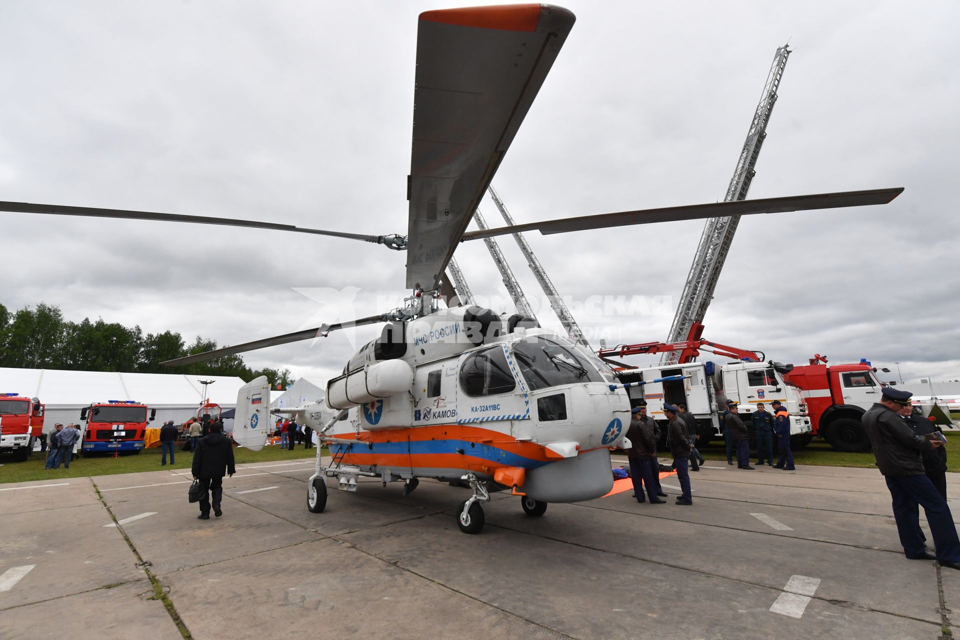 Московская область,Ногинск.  Вертолет КА-32  на Х Международном салоне  средств обеспечения безопасности `Комплексная безопасность2017`.