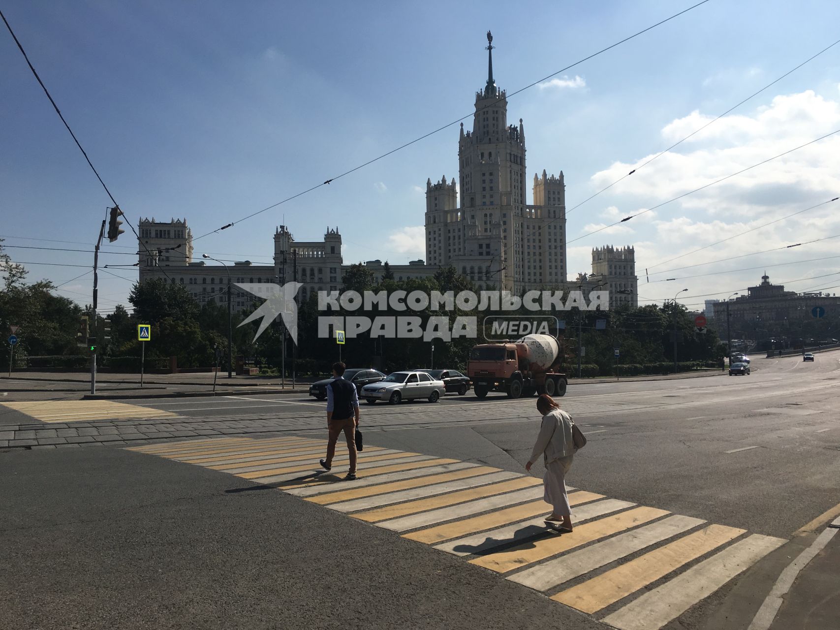 Москва. Вид на высотное здание  на Котельнической набережной.