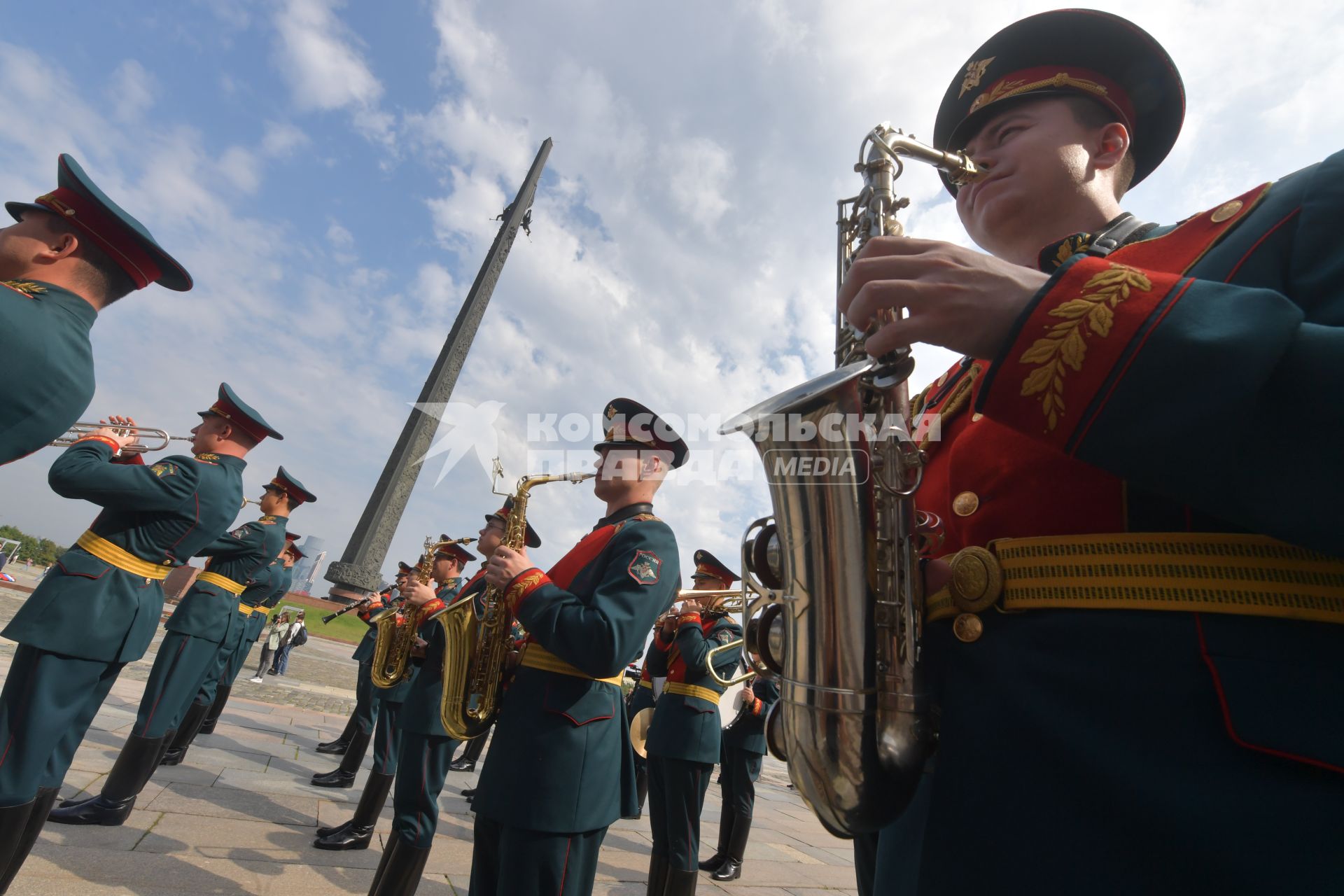 Москва. Военнослужащие 154-го отдельного комендантского Преображенского полка на параде `Победа` в Музее Победы на Поклонной горе в честь 72-й годовщины окончания Второй Мировой Войны.