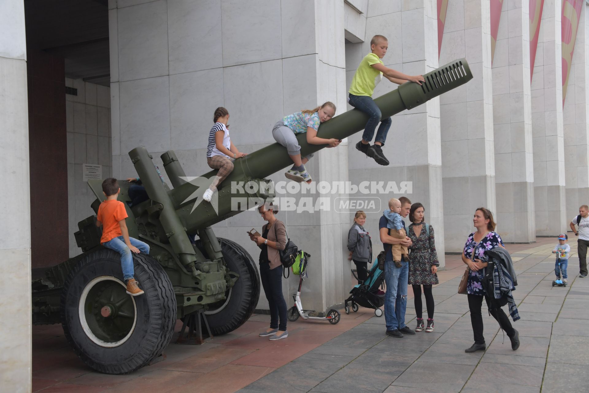 Москва. Парад `Побед`  в Музее Победы на Поклонной горе, приуроченный к 72-й годовщине  окончания Второй мировой войны.