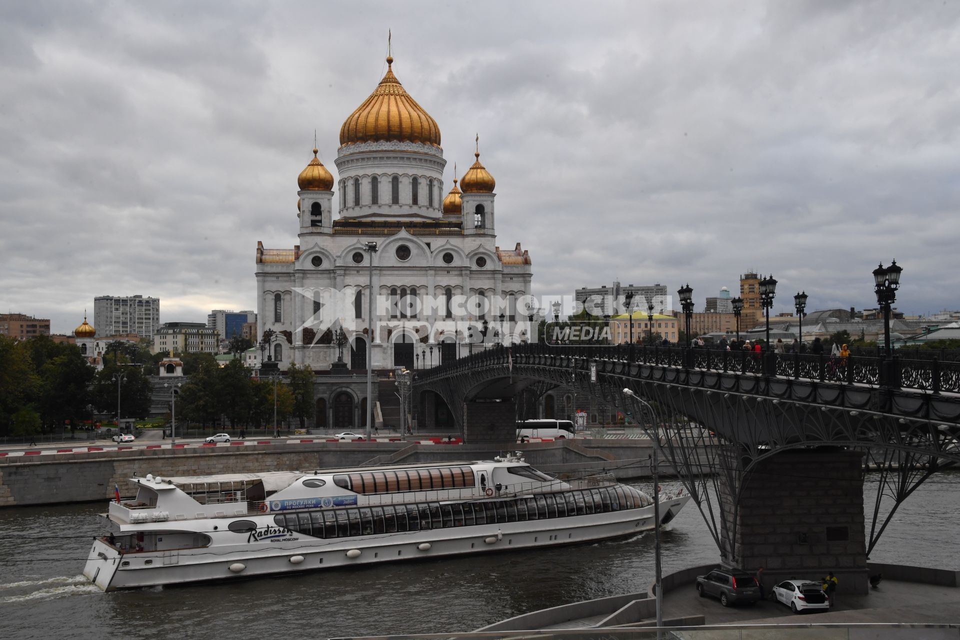 Москва.   Вид на Храм Христа Спасителя.