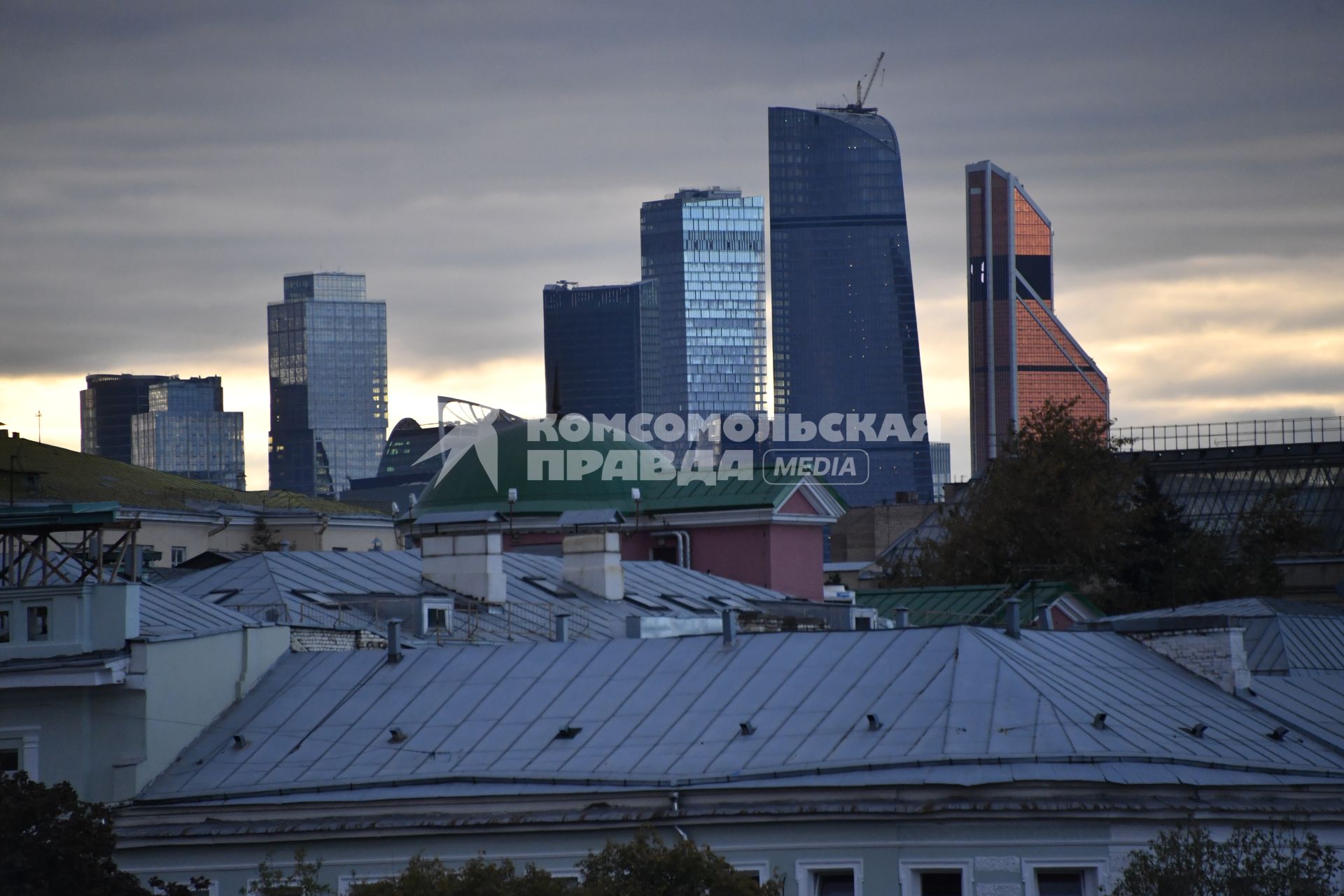 Москва.   Вид на высотные здания Москвы-Сити.