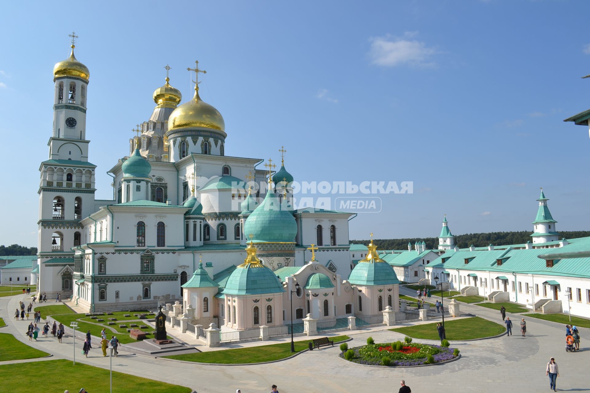 Московская область, Истра.  Вид на Новоиерусалимский монастырь и Воскресенский собор.