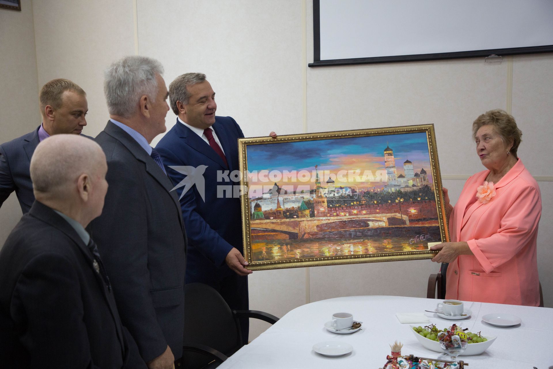 Санкт-Петербург. Министр по делам гражданской обороны, чрезвычайным ситуациям и ликвидации последствий стихийных бедствий Владимир Пучков  (в центре ) поздравил Санкт-Петербургский университет  МЧС России с Днем знаний.