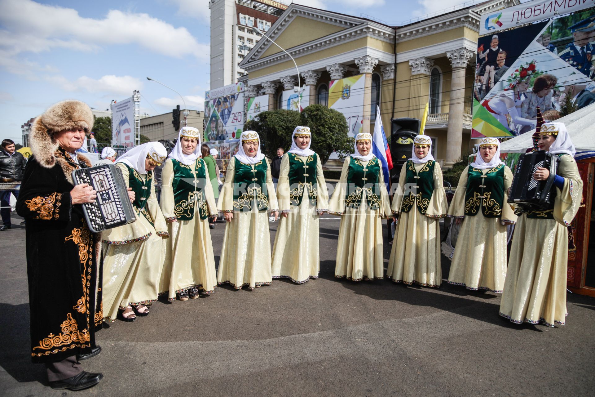 Ставрополь.    Выступление творческих коллективов  на Фестивале  баранины в рамках российско-азербайджанского международного форума.