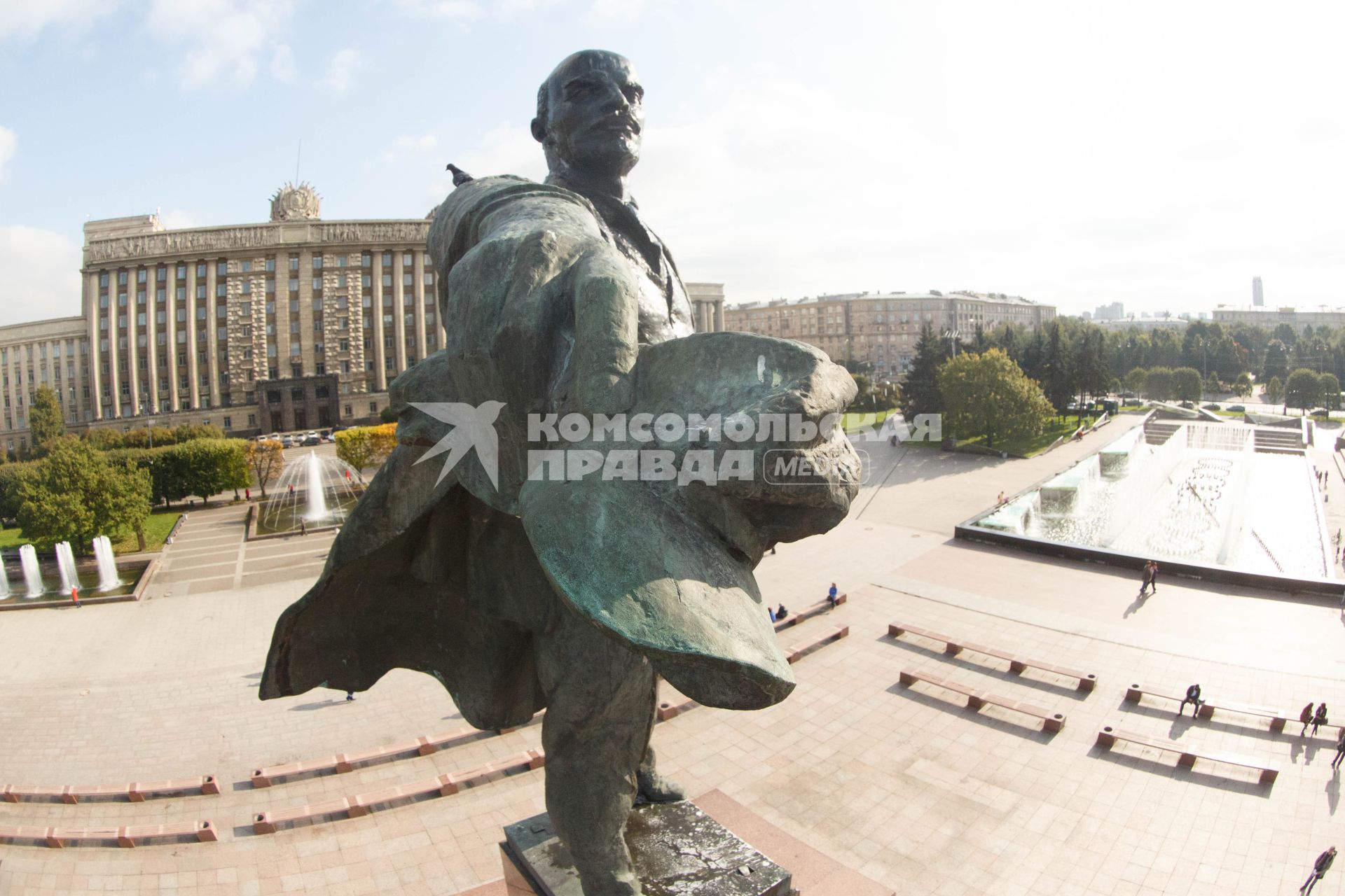 Санкт-Петербург. Мойка памятника В.И.Ленину на Московской площади.