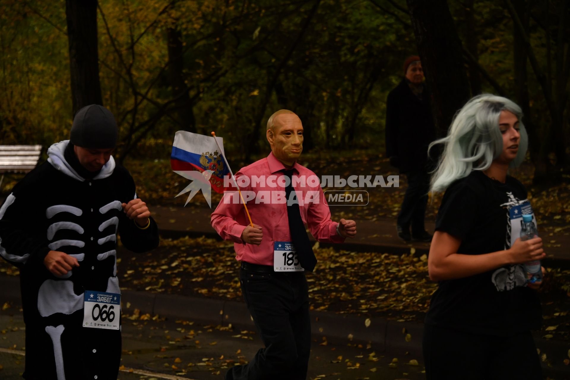 Москва.  Участник благотворительного `Супергеройского забега ` в парке Сокольники.