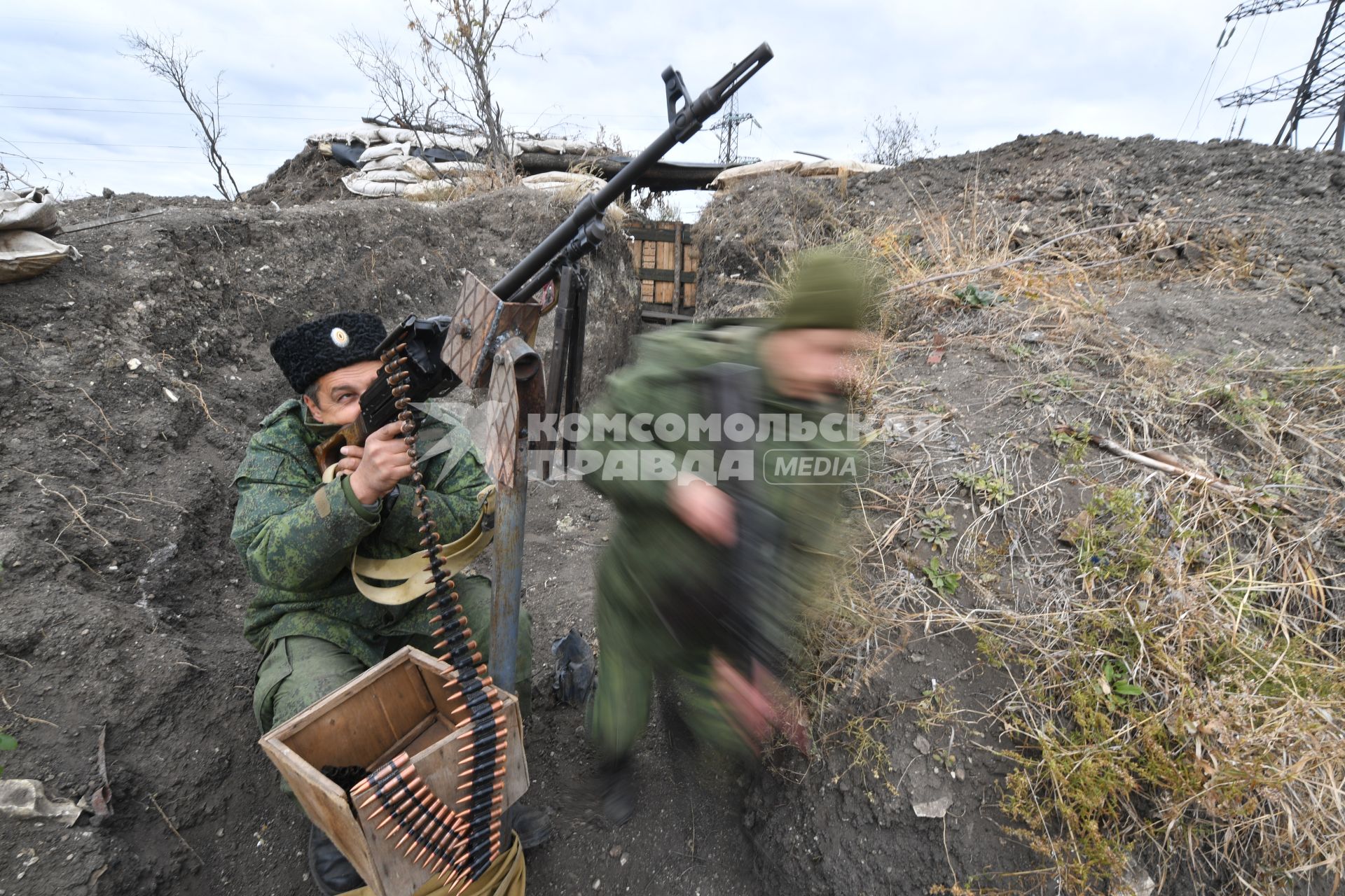 Украина, Донбасс. Ополченцы  в траншеях.