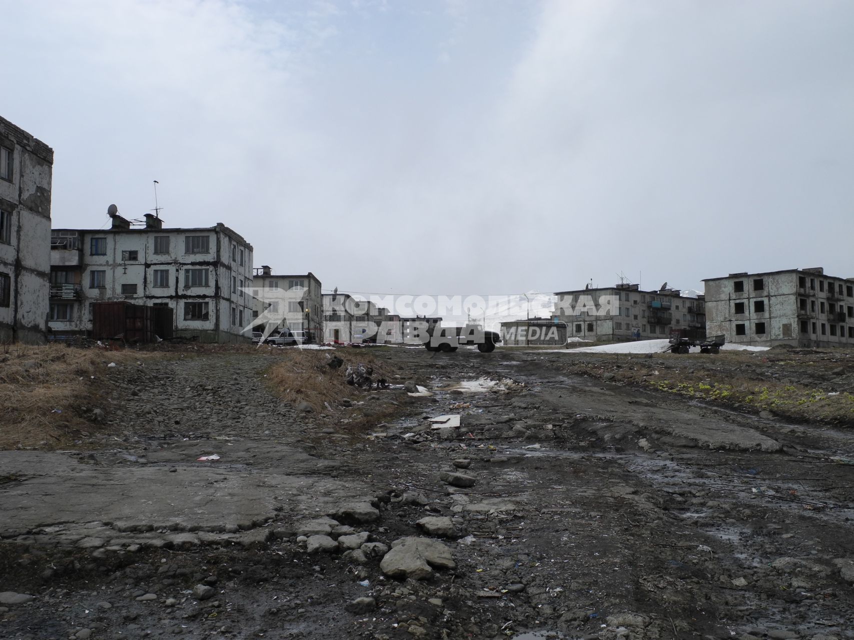Сахалинская область, остров Итуруп. Брошенные жилые дома в селе Горное.