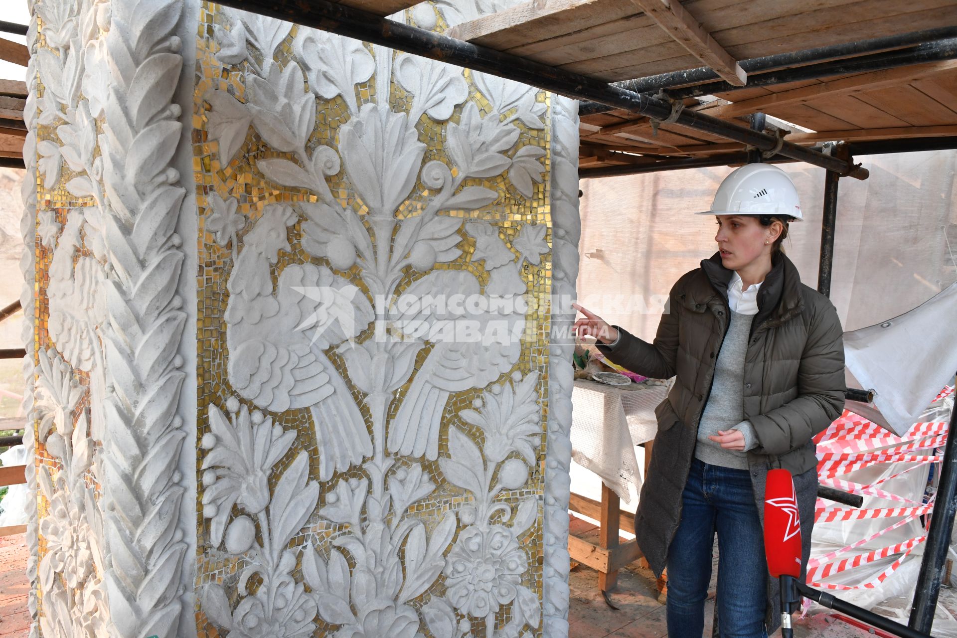 Москва. Реставрация   мозаичных панно  павильона `Земледелие` ( бывший Украина).