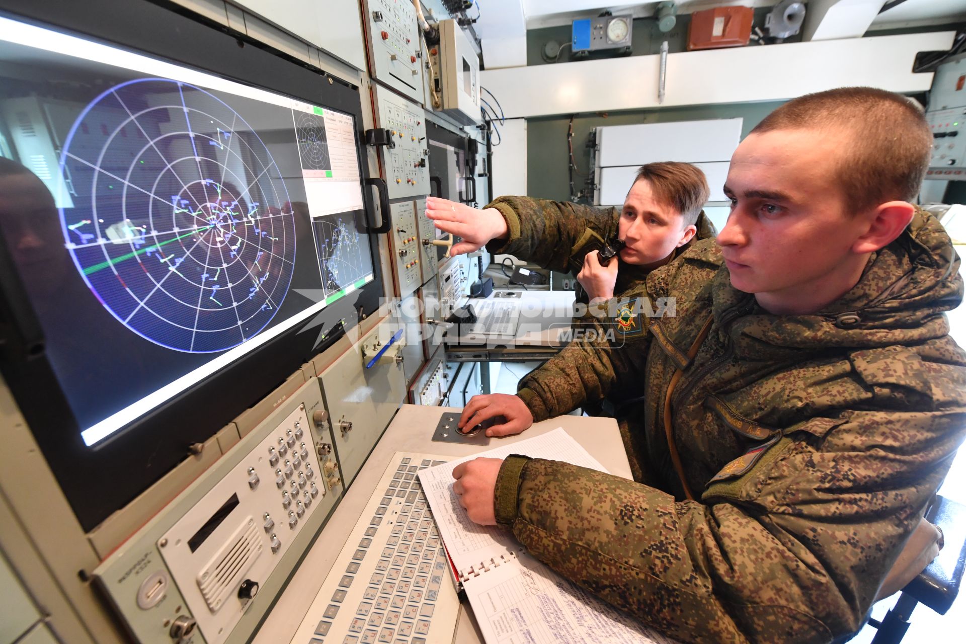 Зеленоград.   Военнослужащие  ПВО  войск Воздушно-космической обороны  на боевом дежурстве .