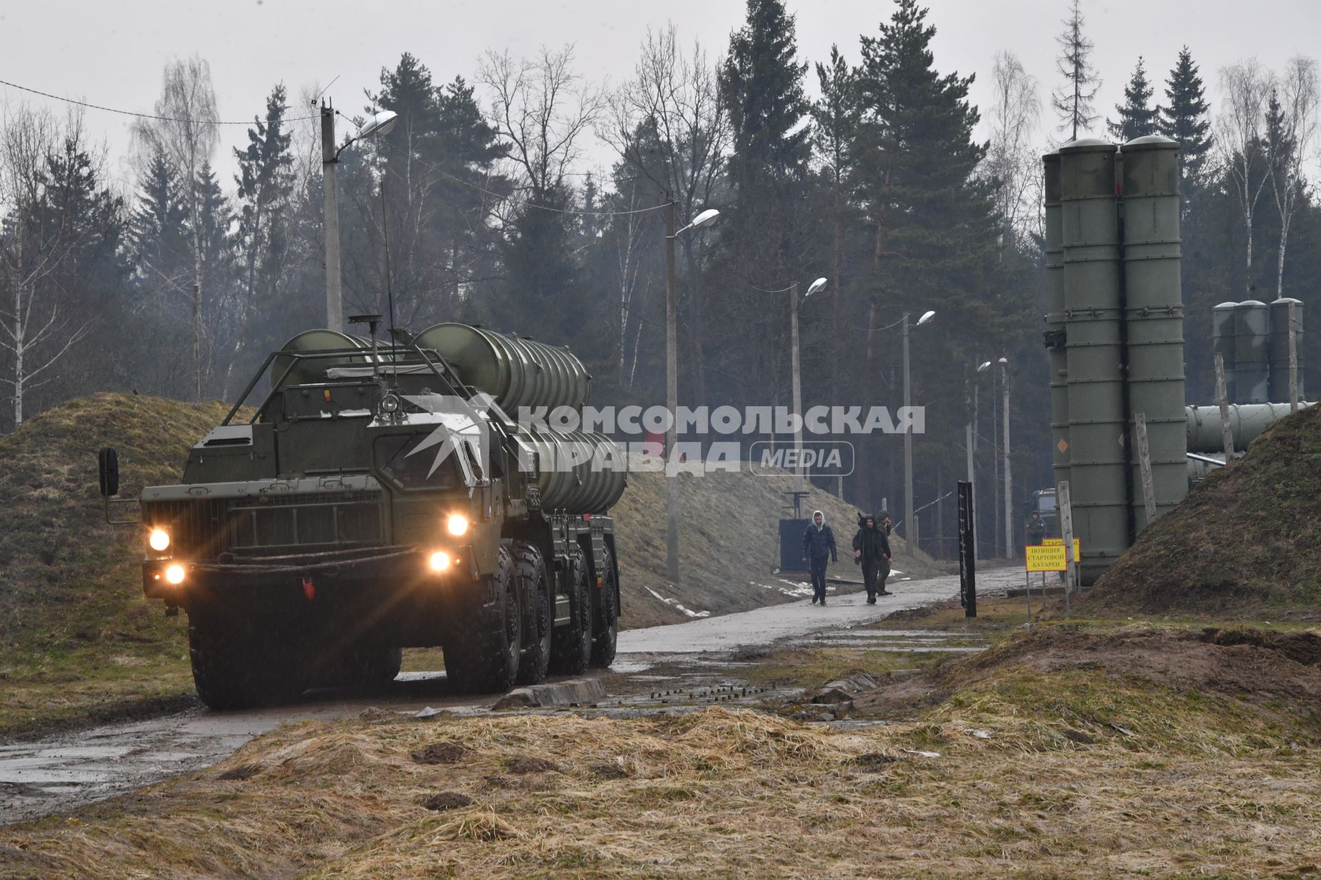 Зеленоград.  Зенитно-ракетный комплекс С-400 `Триумф`на боевом дежурстве .