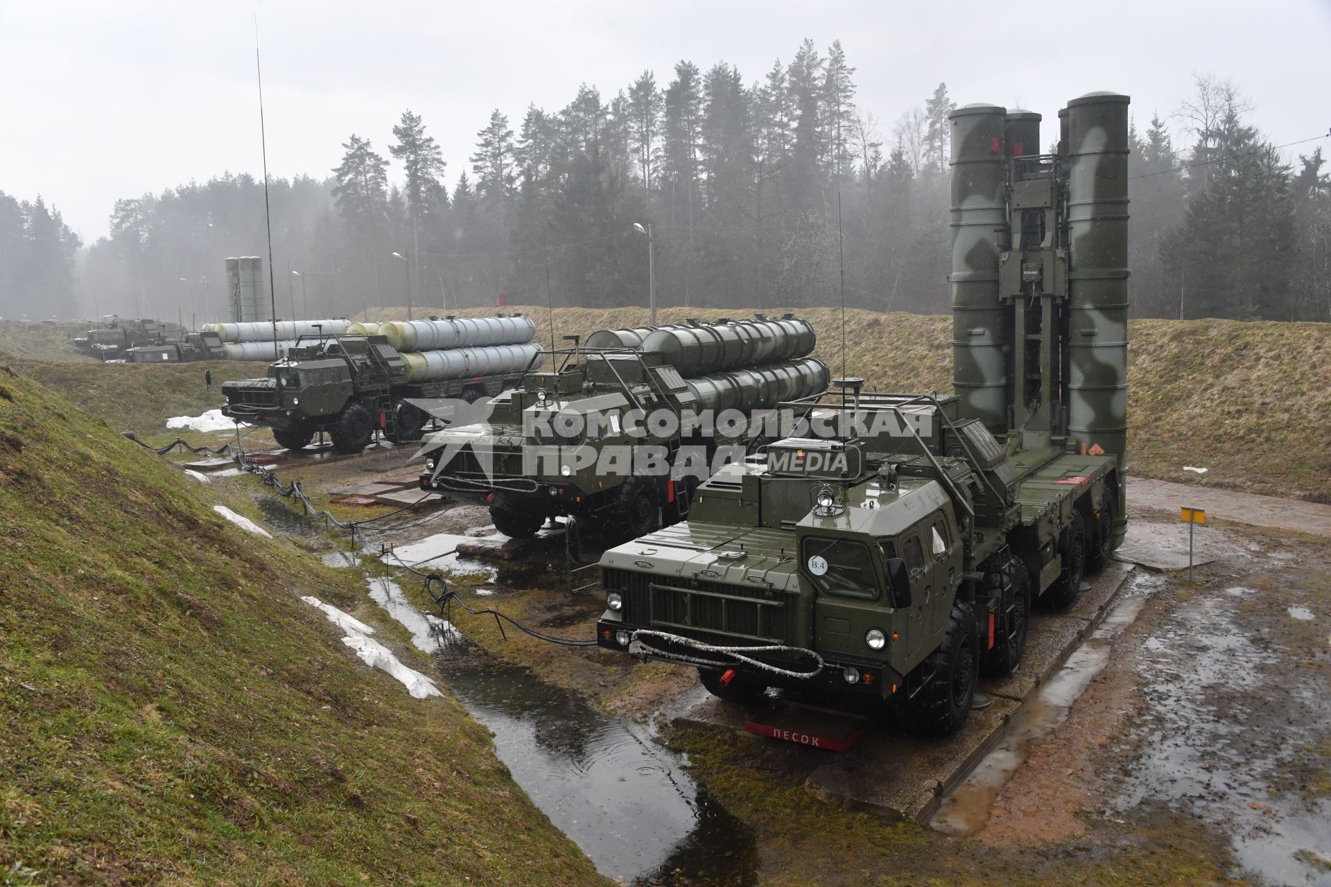 Зеленоград.  Зенитно-ракетный комплекс С-400 `Триумф`на боевом дежурстве .