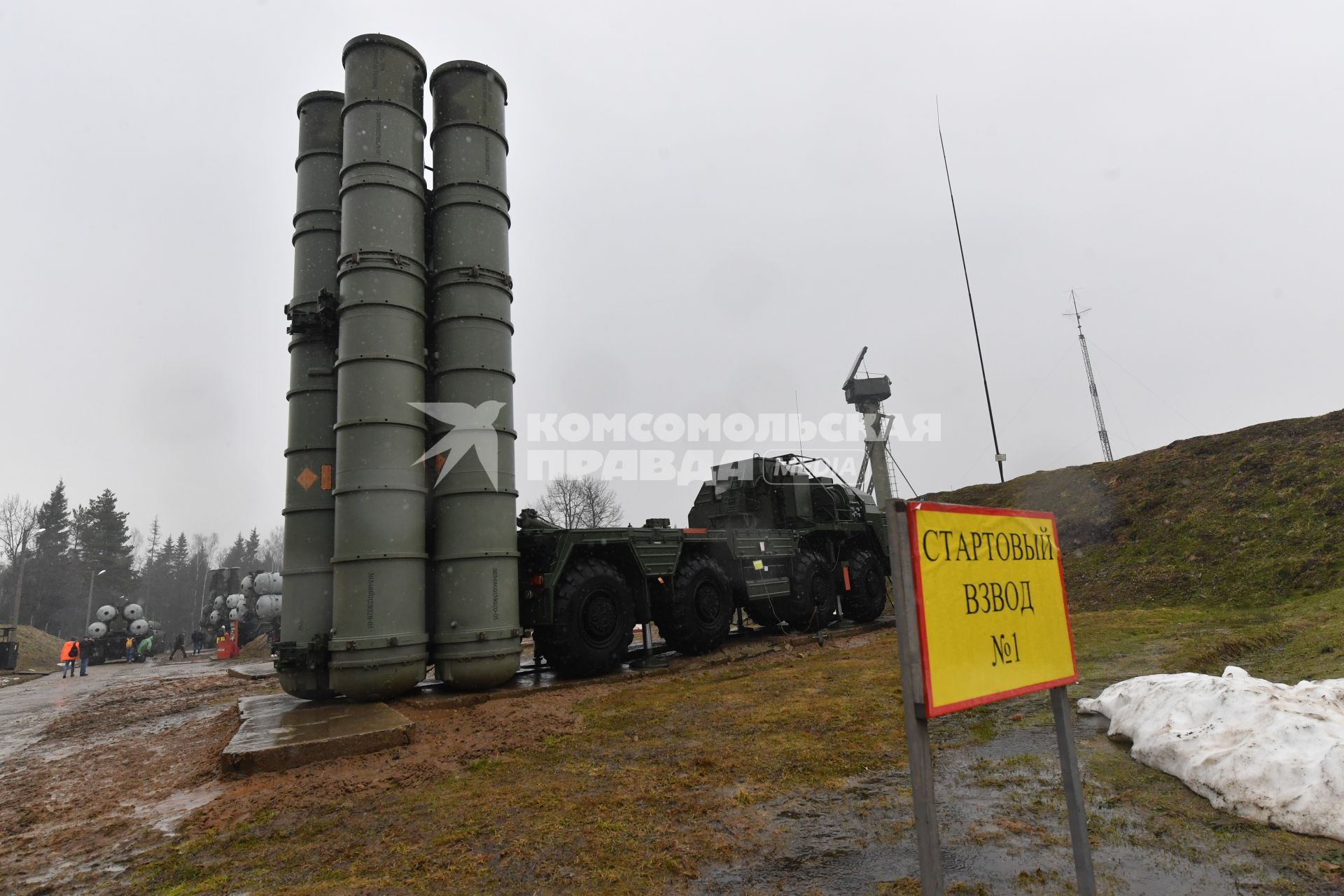 Зеленоград.  Зенитно-ракетный комплекс С-400 `Триумф`на боевом дежурстве .