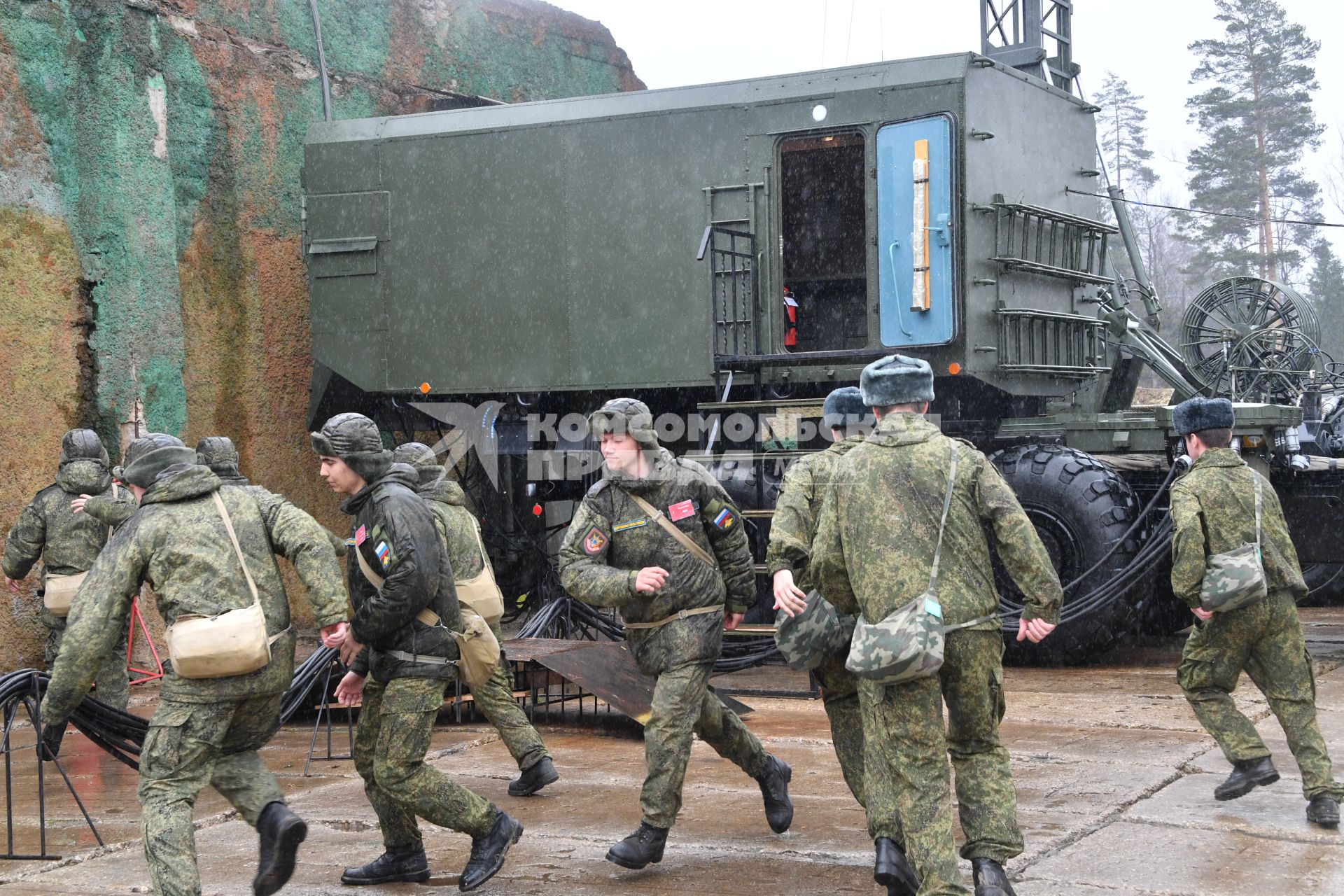 Зеленоград.   Военнослужащие  ПВО  войск Воздушно-космической обороны  на боевом дежурстве .