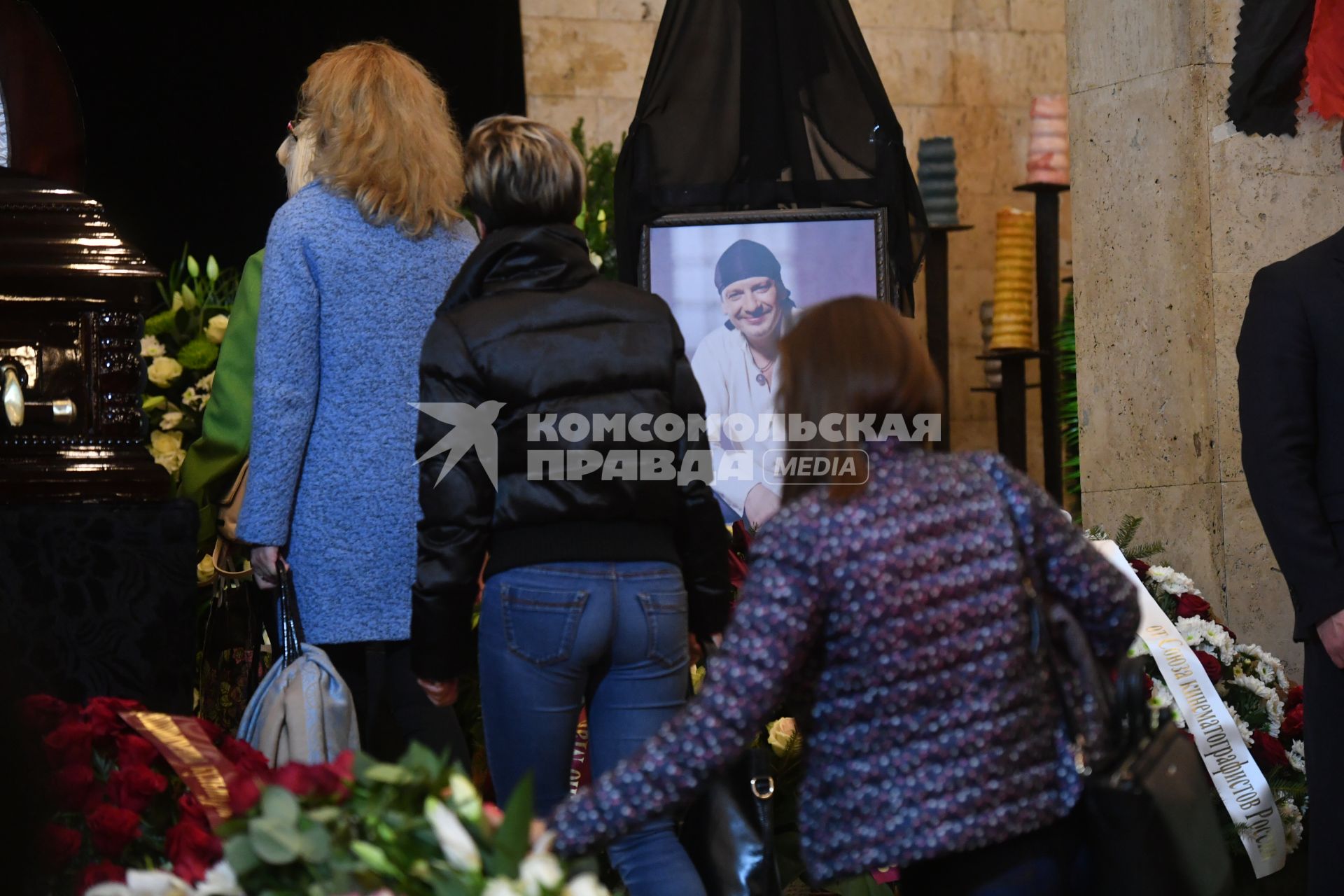 Москва. Церемония прощания с актером Дмитрием Марьяновым в  Доме кино.