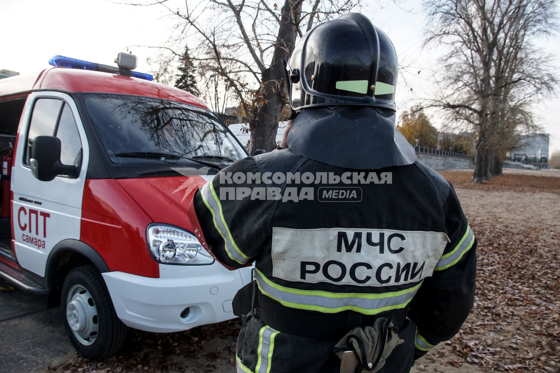 Самара. Спасатели провели командно-штабные учения по спасению людей с горящего пассажирского теплохода.