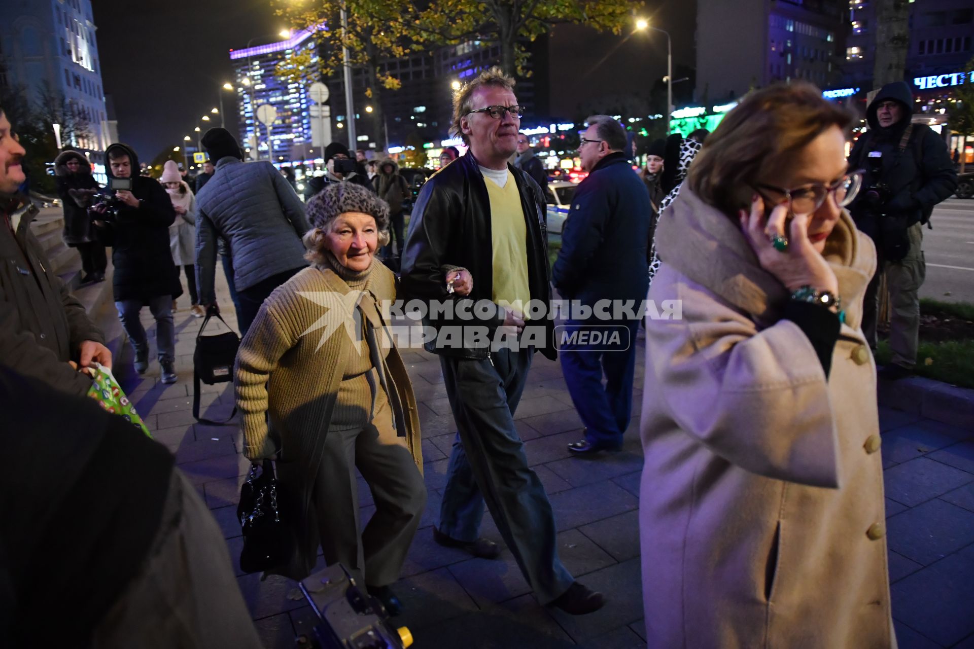 Москва.  Актер Алексей Серебряков  перед  началом премьеры фильма  режиссера  Алексея Учителя `Матильда`  у кинотеатра  `Каро 11 Октябрь`.