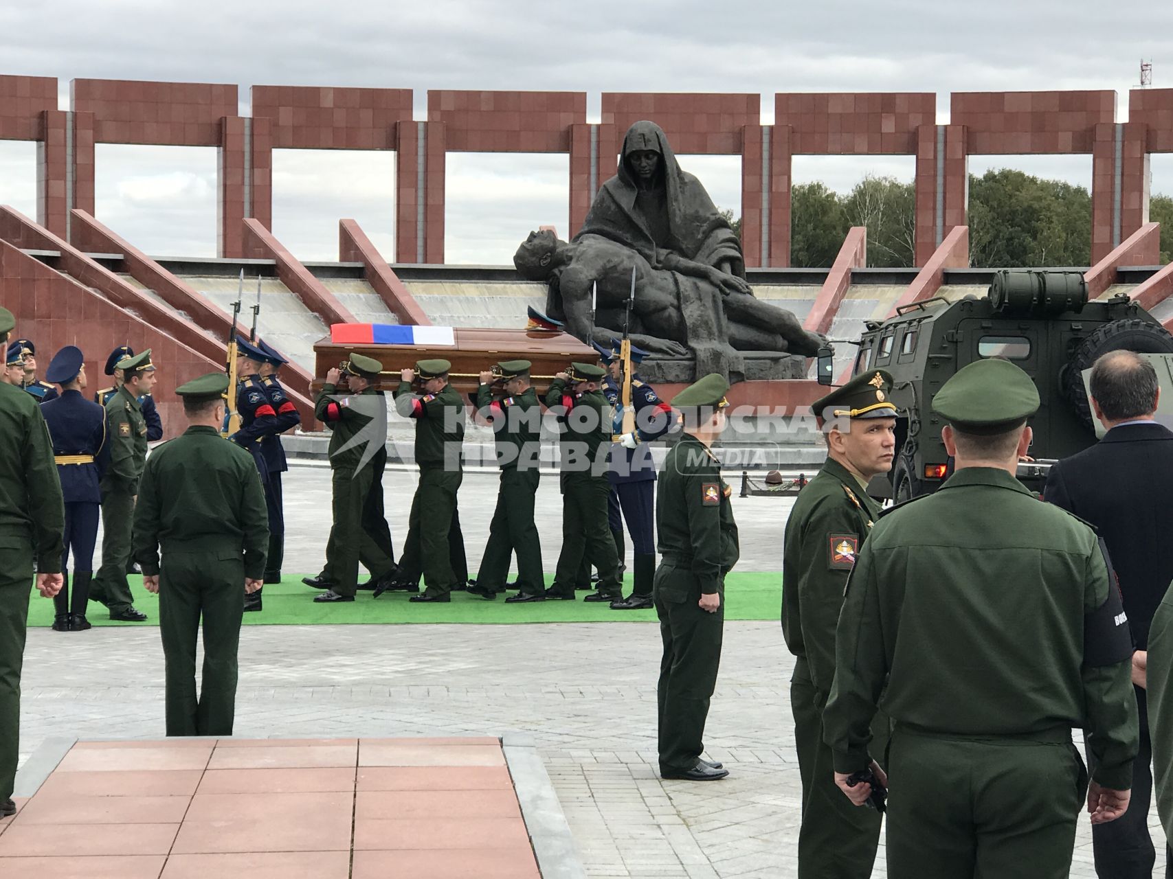 Московская область, Мытищи. Церемония прощания с генерал-лейтенантом Валерием Асаповым, погибшем в Сирии, на Федеральном военном кладбище.