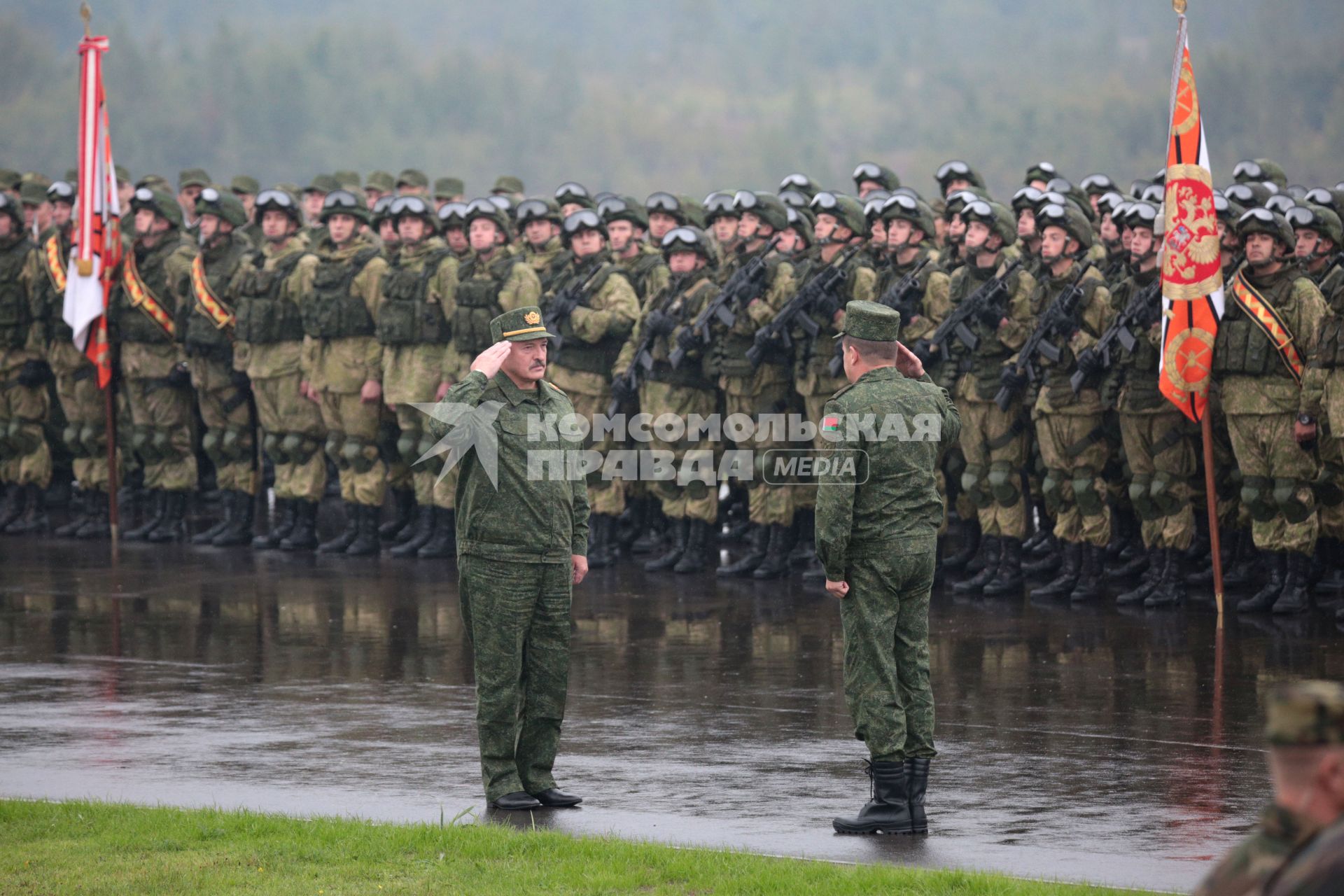 Белоруссия, Минская область.  Президент Белоруссии Александр Лукашенко  во время совместных стратегических учений России и Белоруссии `Запад-2017` на Борисовском полигоне.