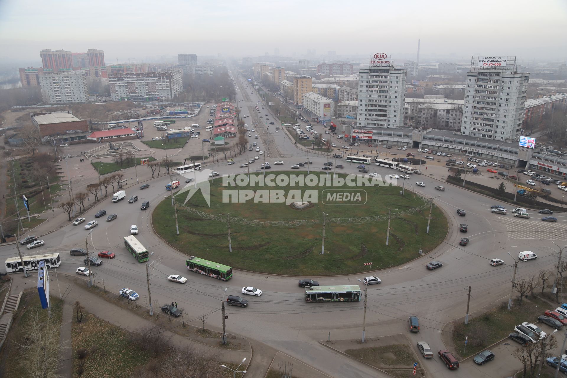 Красноярск. Перекресток с круговым движением.