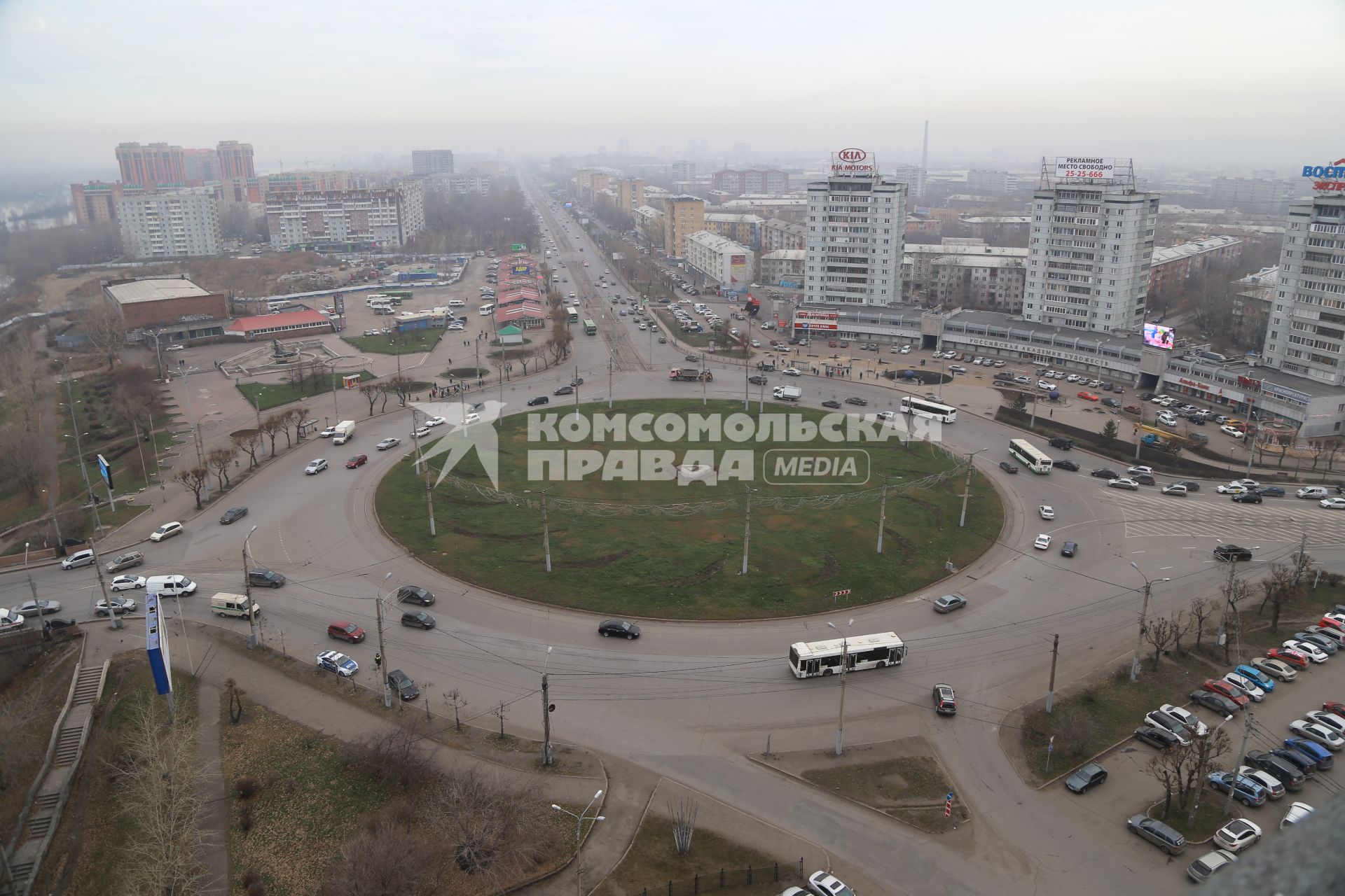 Красноярск. Перекресток с круговым движением.