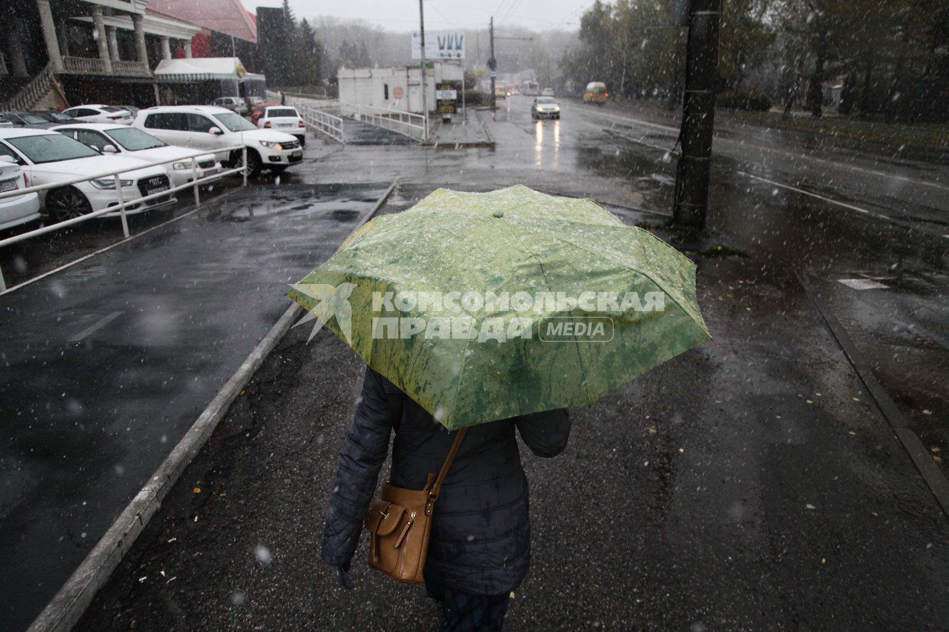 Ставрополь.   Женщина под дождем .