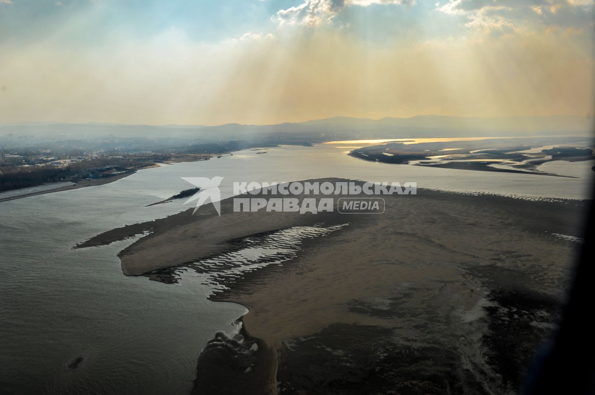 Хабаровск. Вид на реку Амур с самолета.