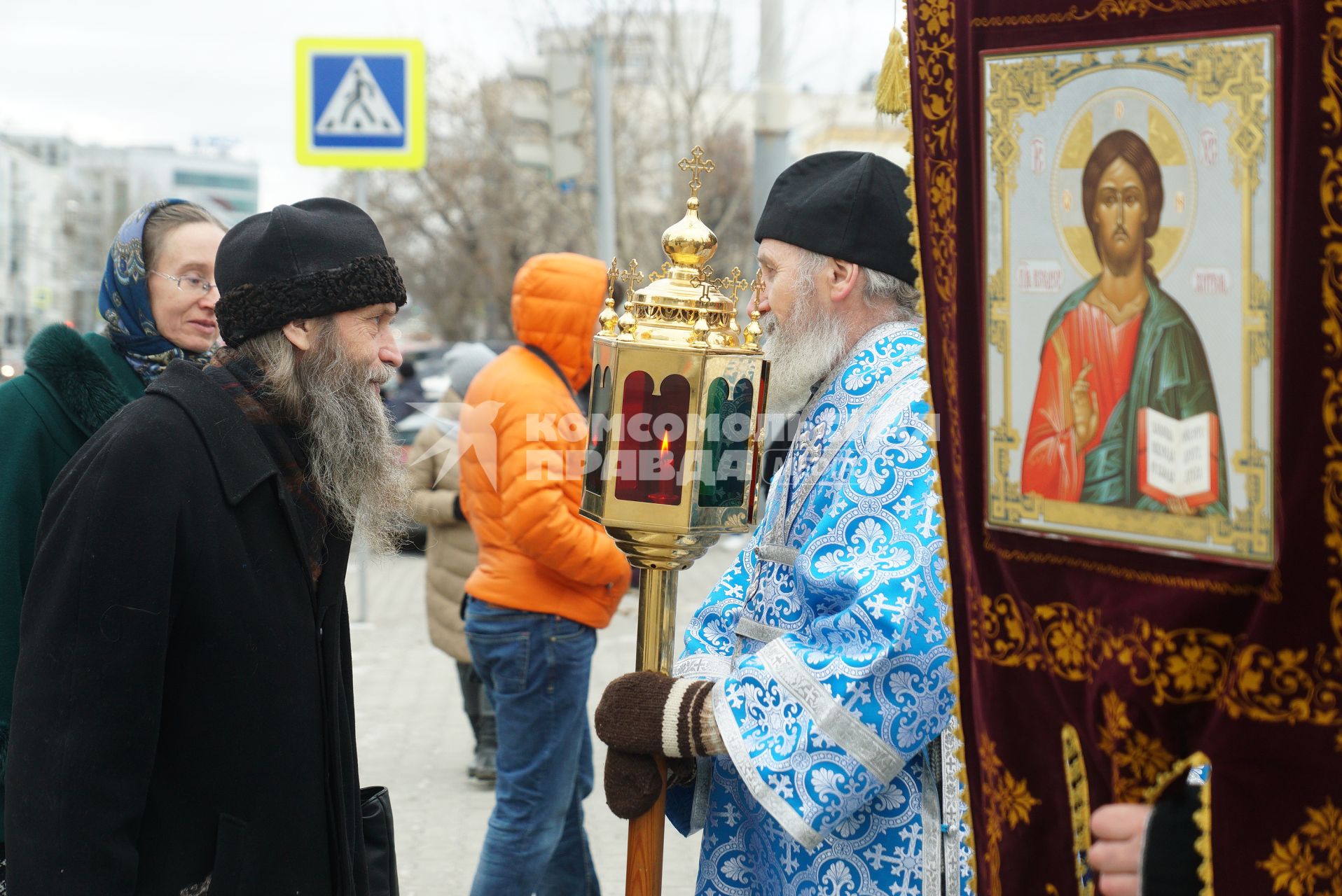 Екатеринбург. Участники крестного хода в честь праздника Казанской иконы Божией Матери