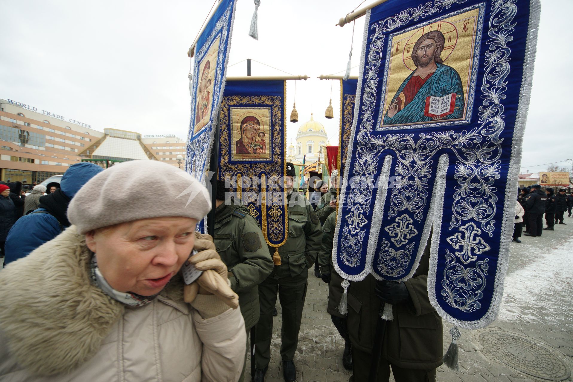 Екатеринбург. Участники крестного хода в честь праздника Казанской иконы Божией Матери